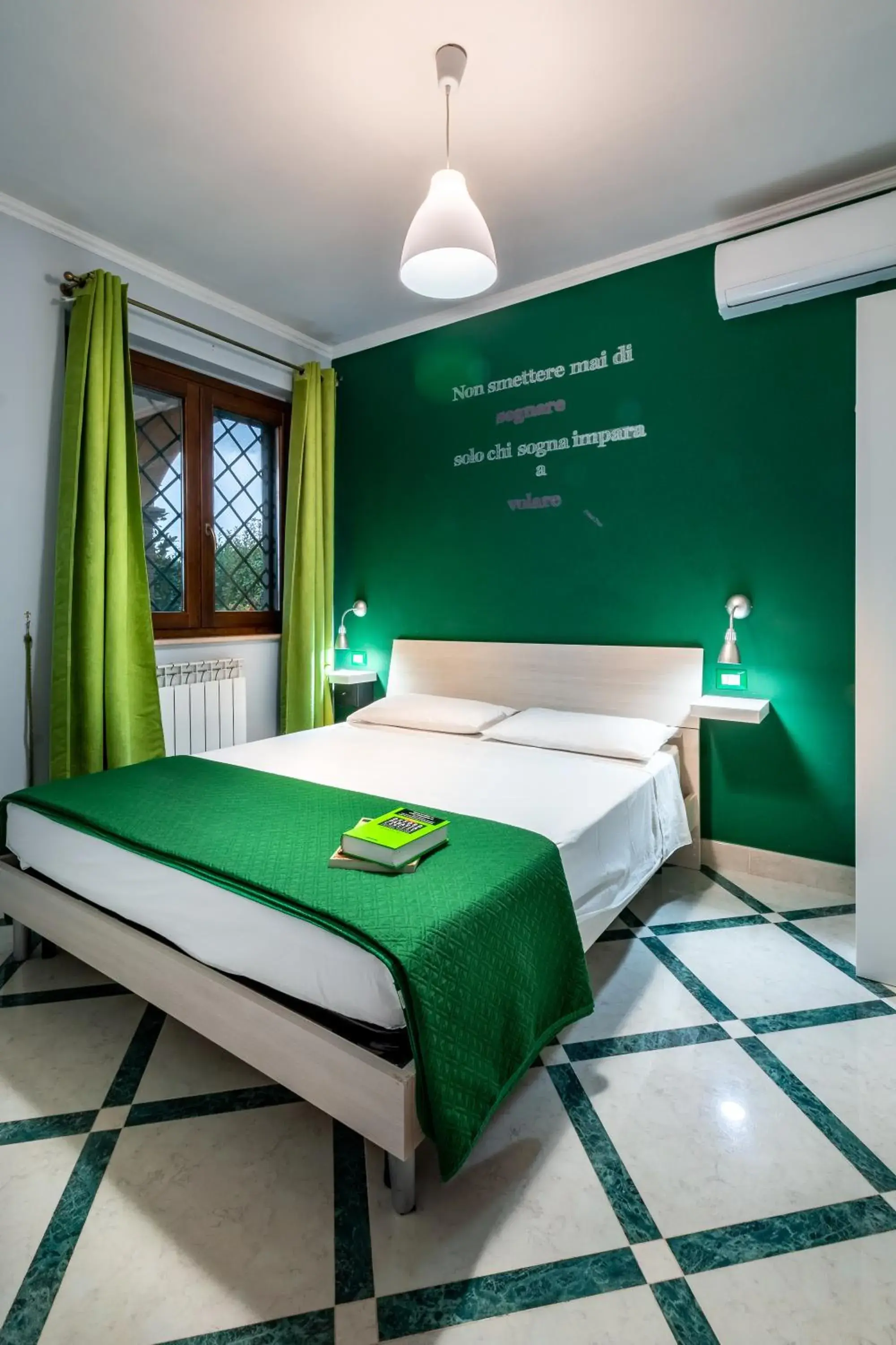 Il Bacio e La Nocciola Il Bacio e La Nocciola