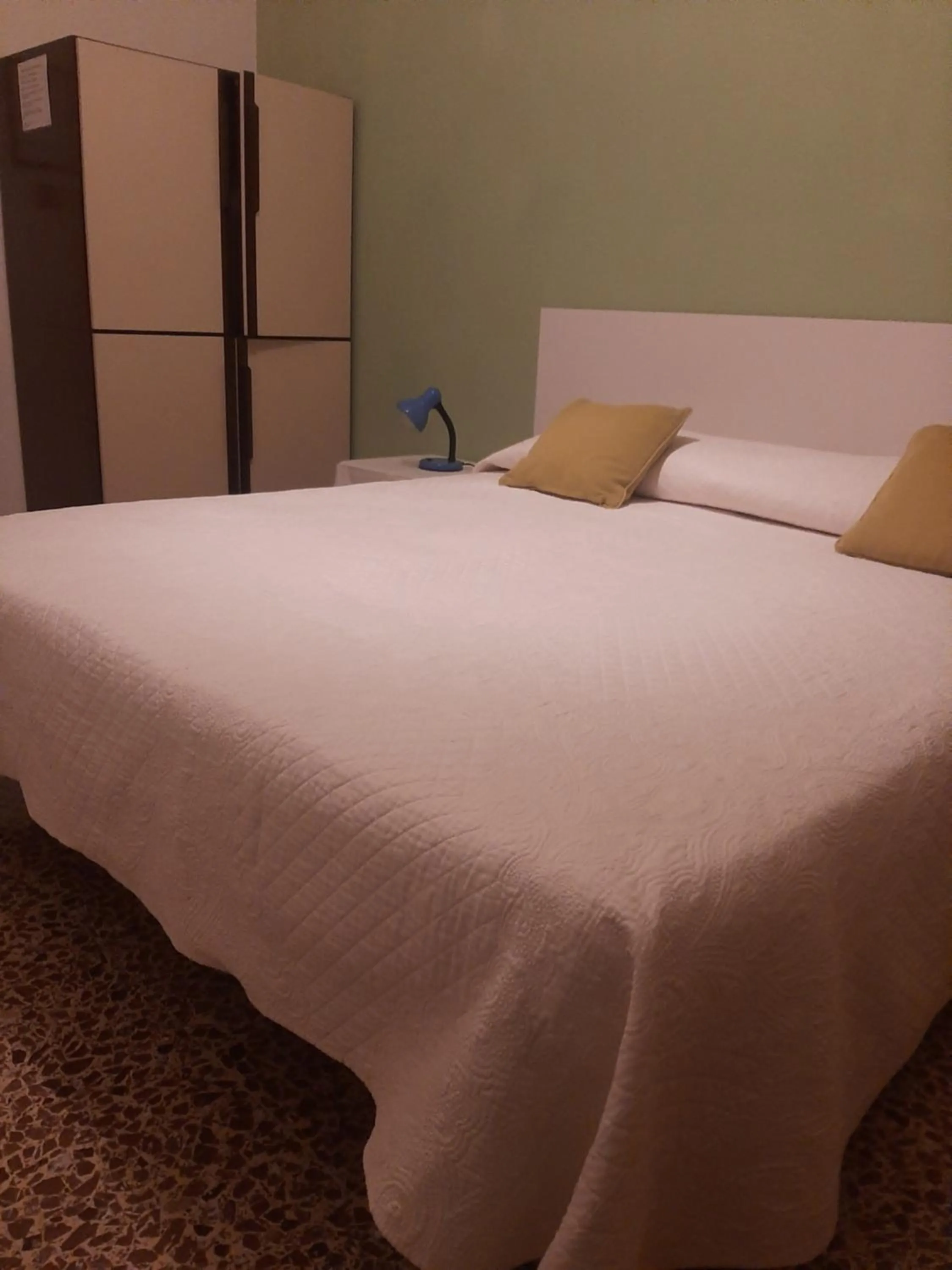 Bed in Travellers Lodge Bed & Rooms