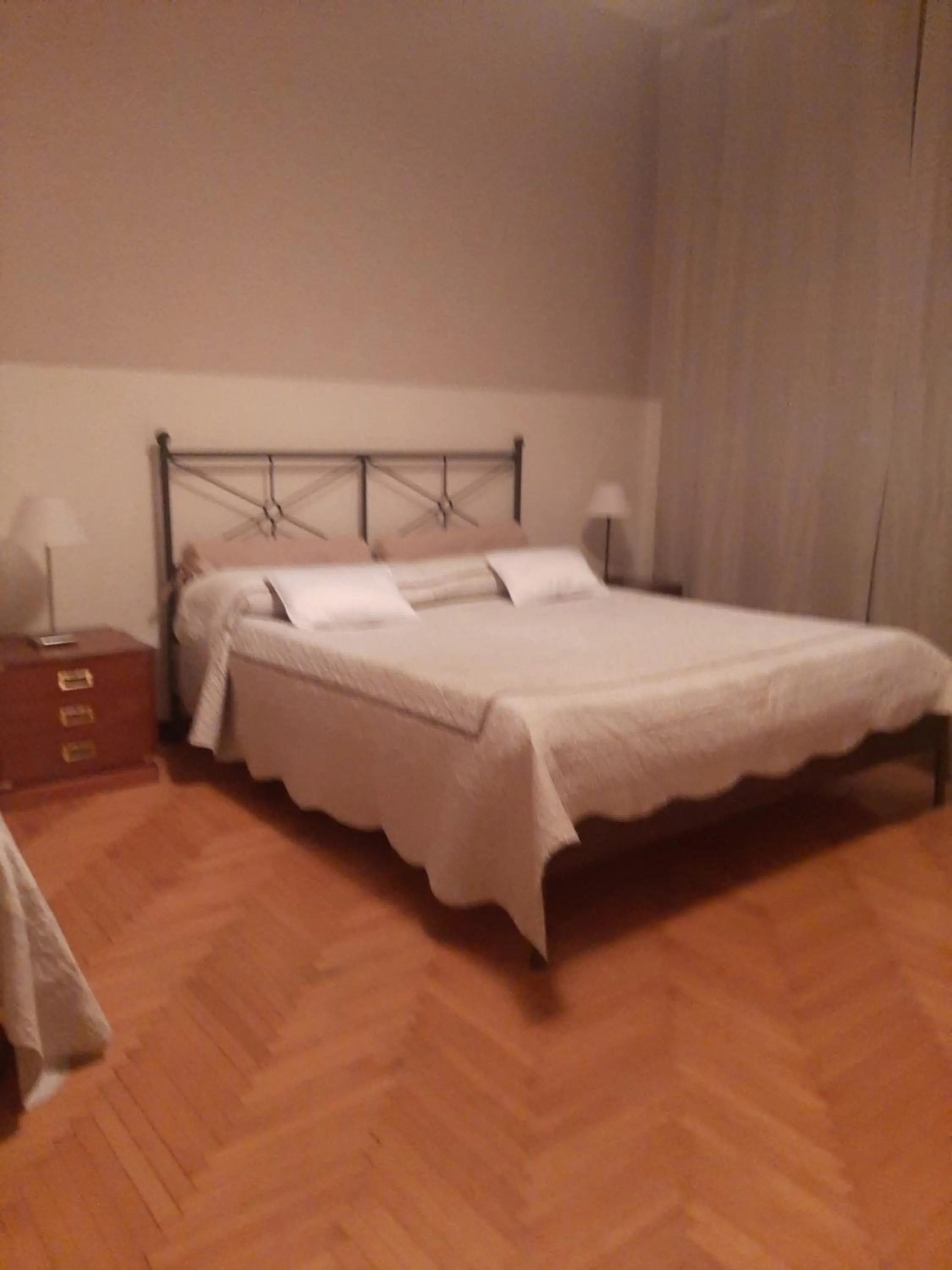 Bed in Travellers Lodge Bed & Rooms