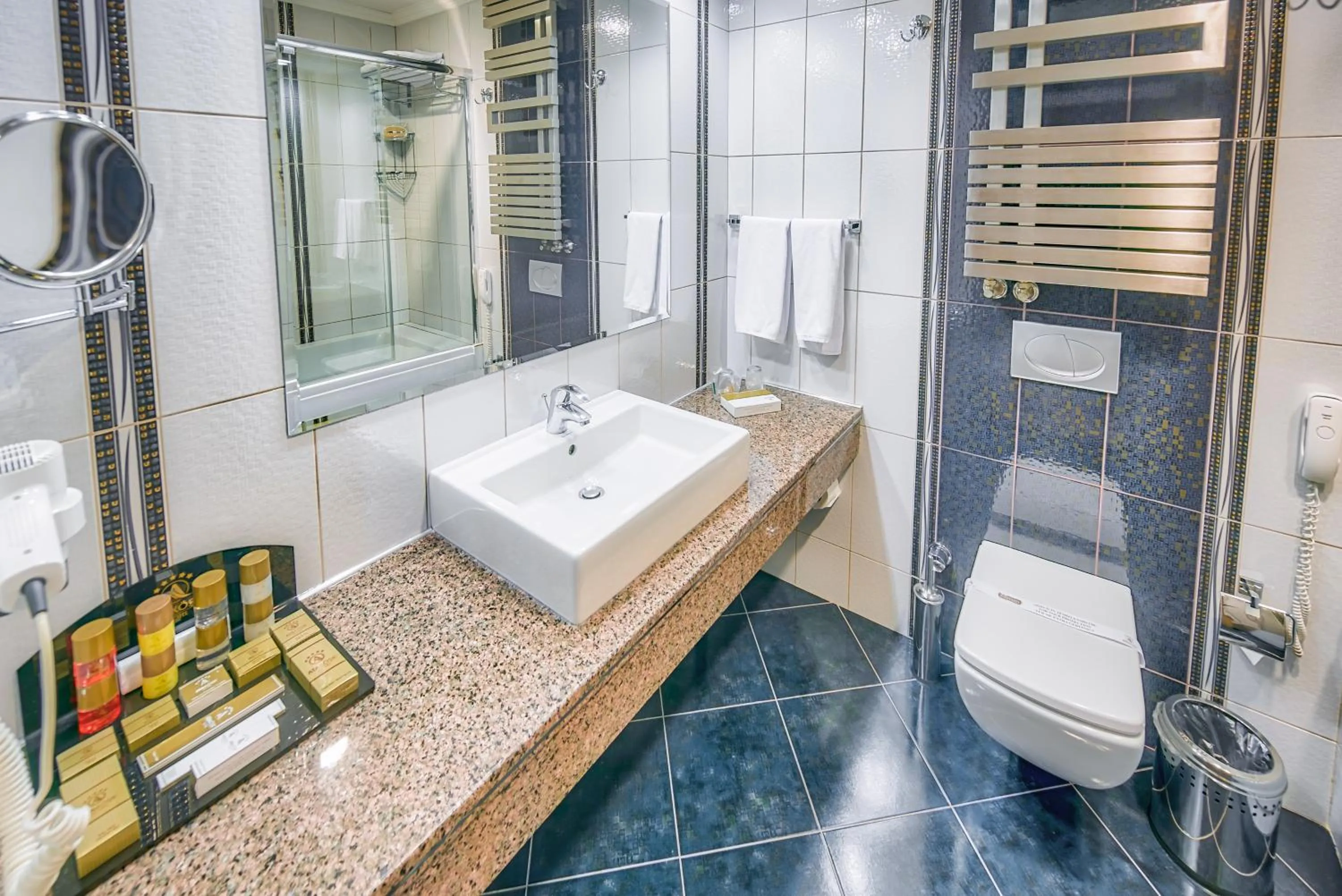 Bathroom in Atakosk Group Hotels
