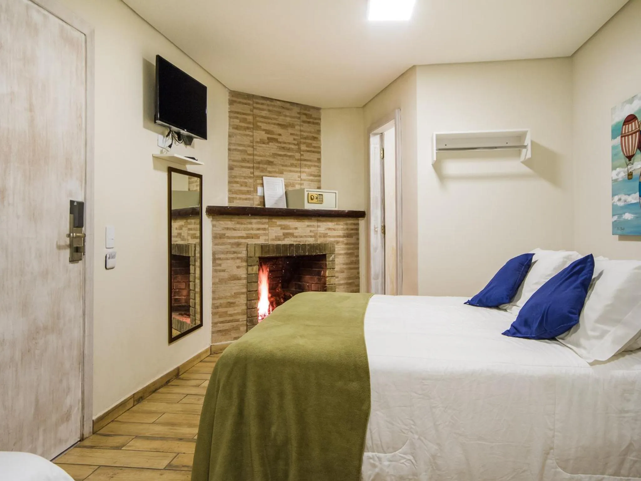 Bedroom, Bed in Villa Vintage Campos - Piscina e opções de suites com hidromassagem