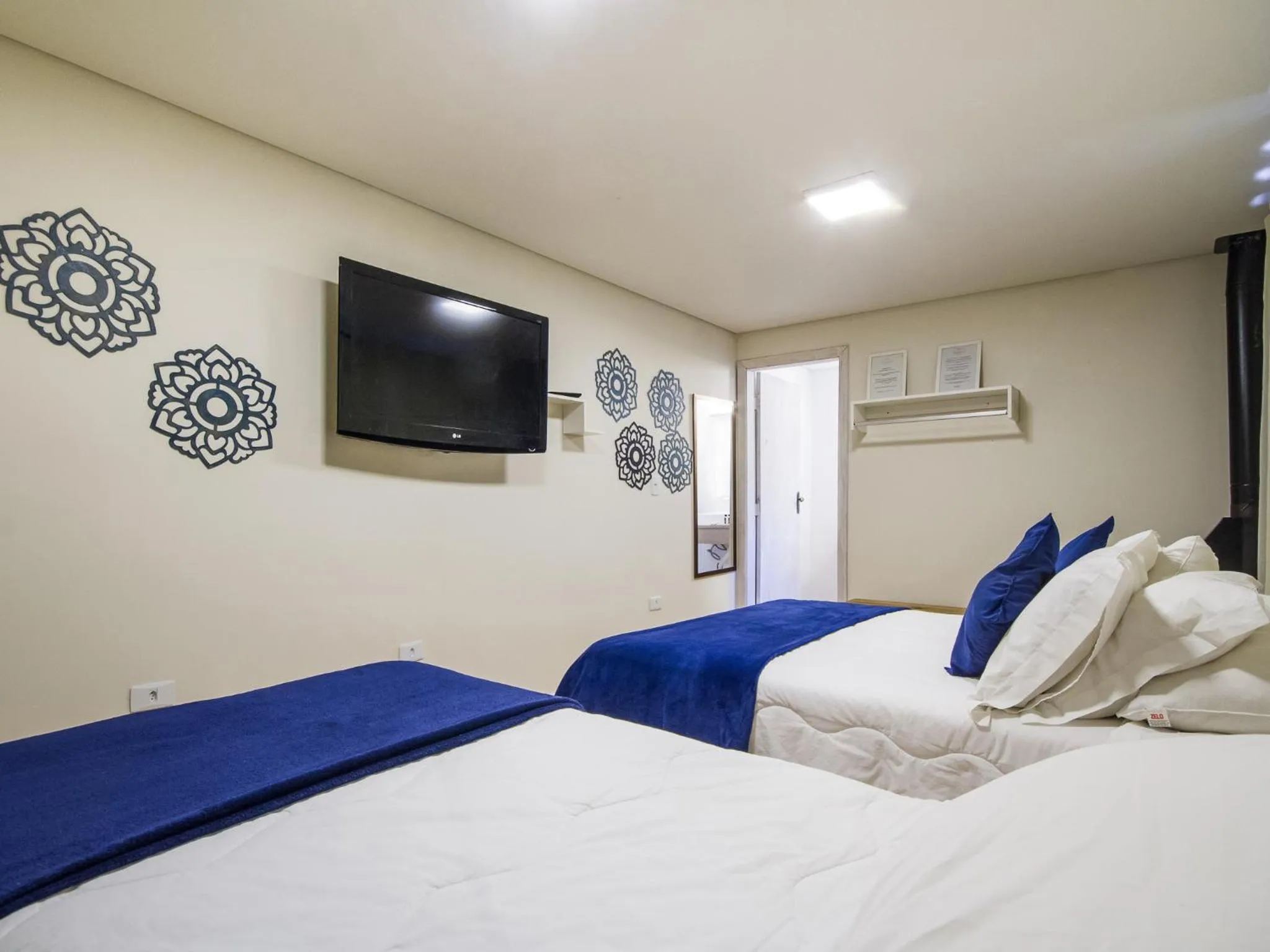 Bed in Villa Vintage Campos - Piscina e opções de suites com hidromassagem