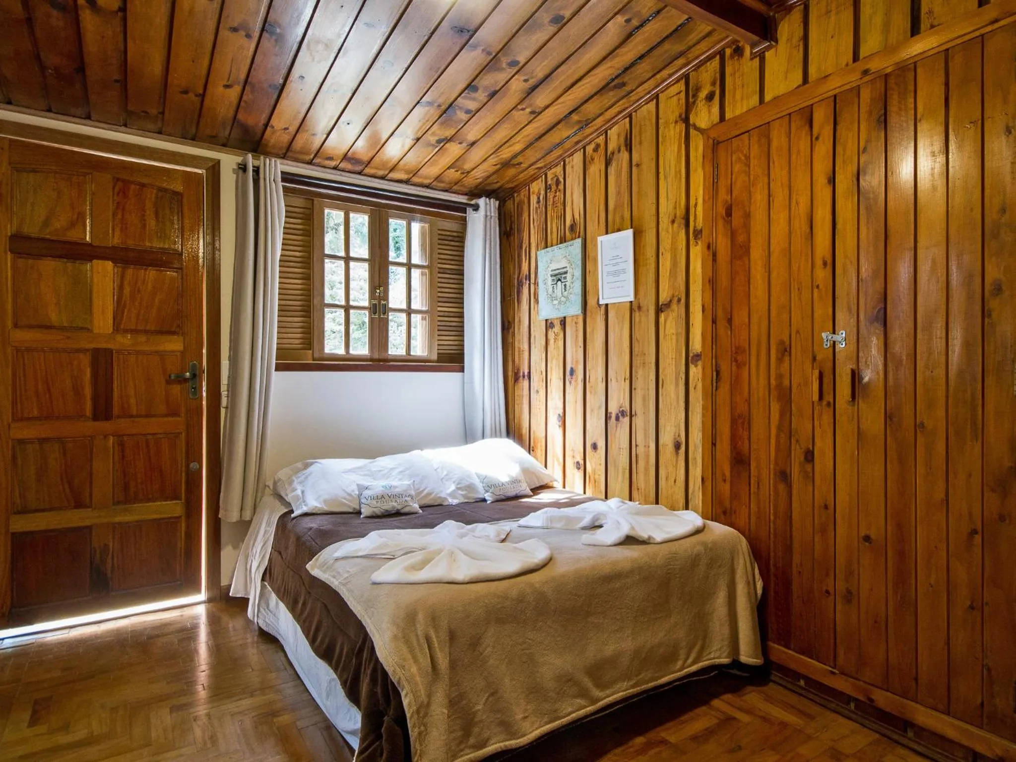 Photo of the whole room, Bed in Villa Vintage Campos - Piscina e opções de suites com hidromassagem