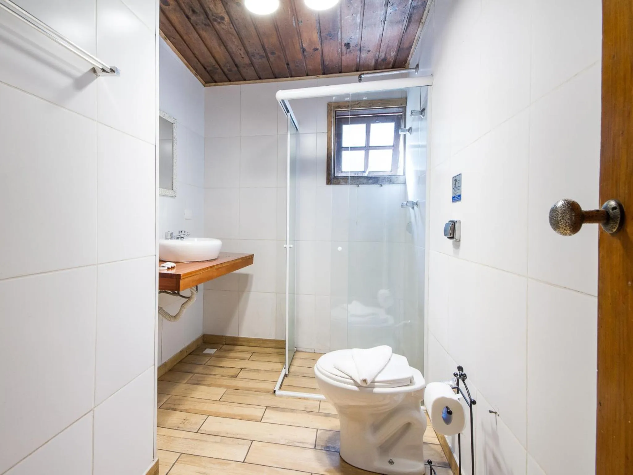 Bathroom in Villa Vintage Campos - Piscina e opções de suites com hidromassagem