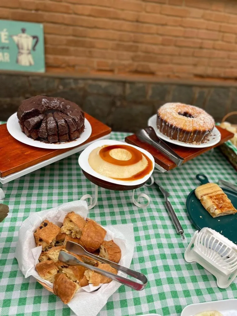 Breakfast in Villa Vintage Campos - Piscina e opções de suites com hidromassagem