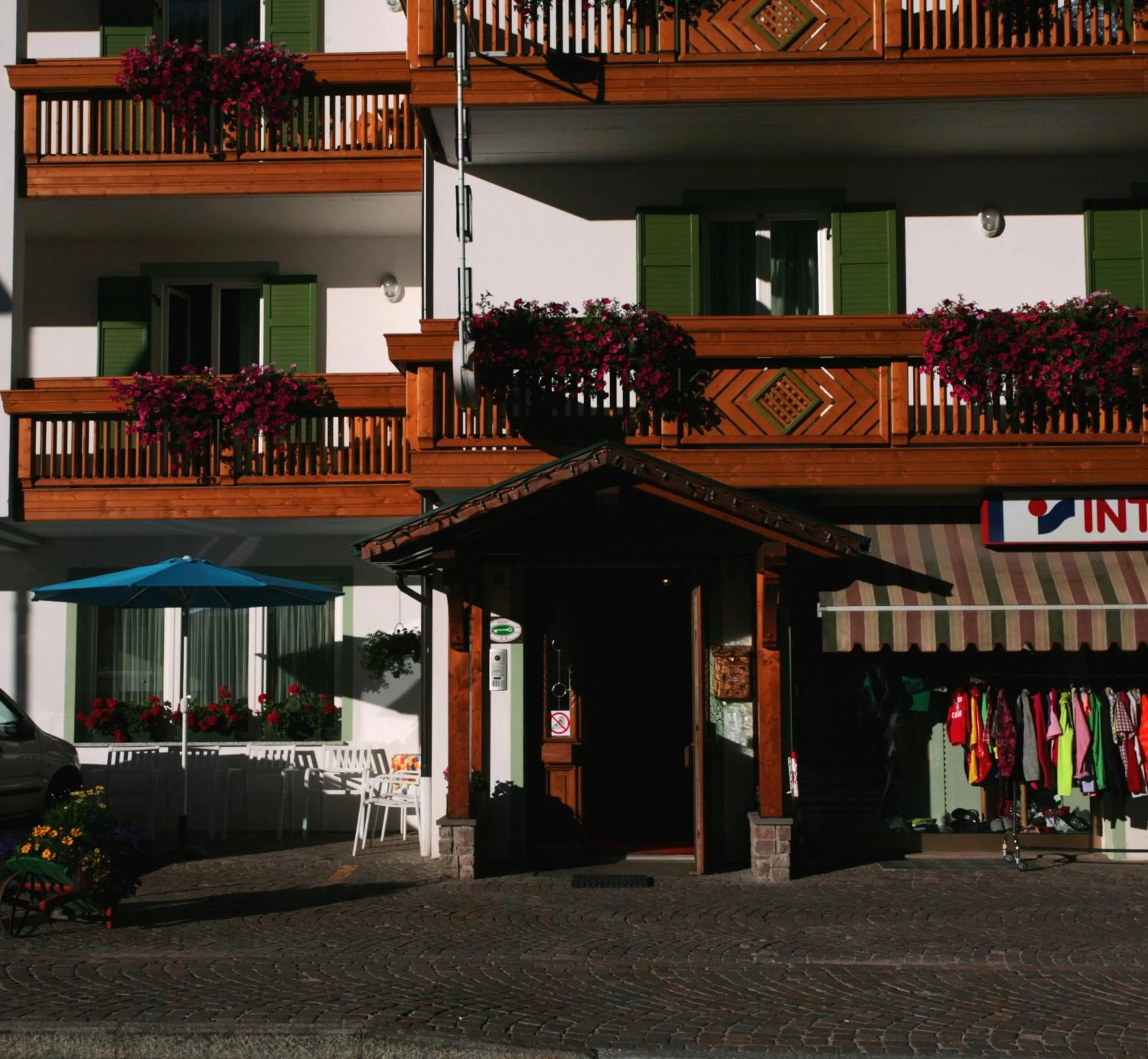 Facade/entrance in Garni Eden