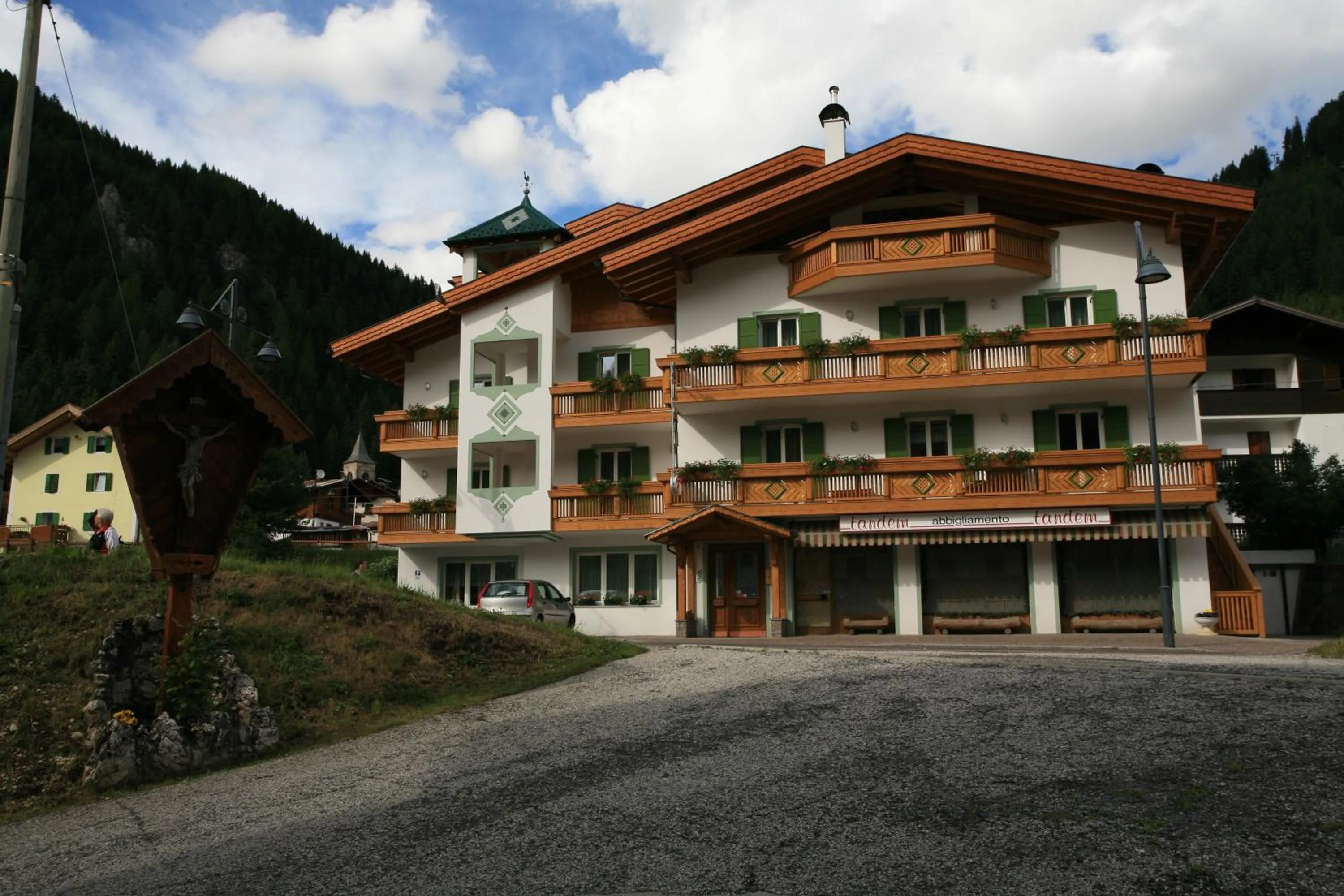Facade/entrance in Garni Eden