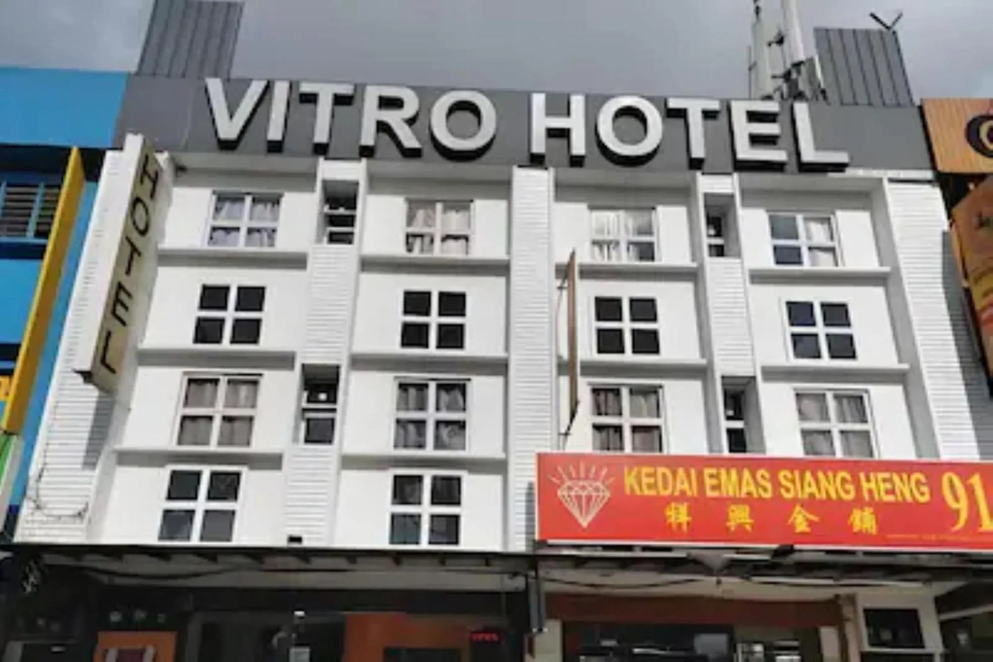 Property building in Vitro Hotel