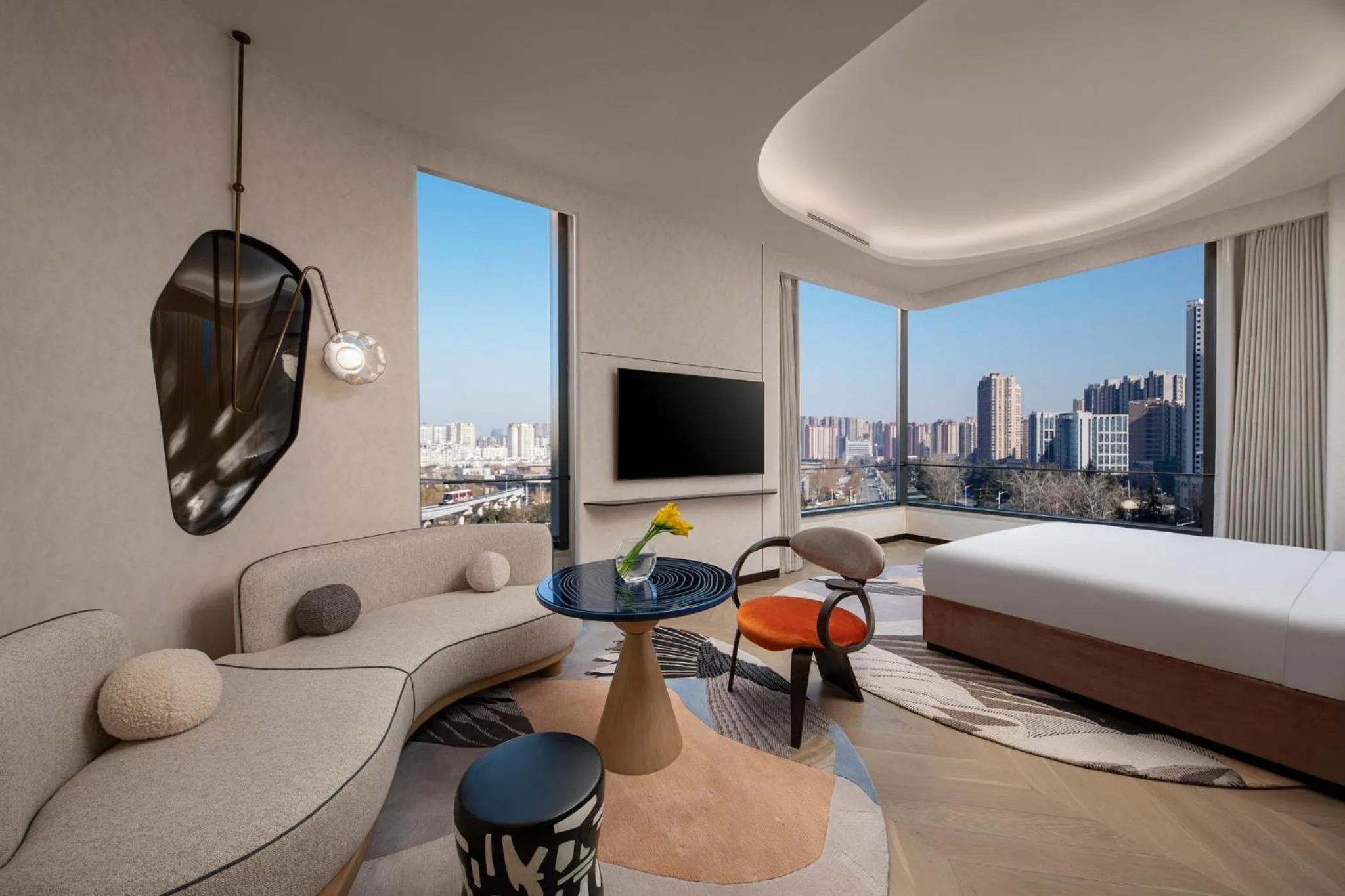 Photo of the whole room, Bed in Hotel Indigo Xi'an High-tech Zone by IHG