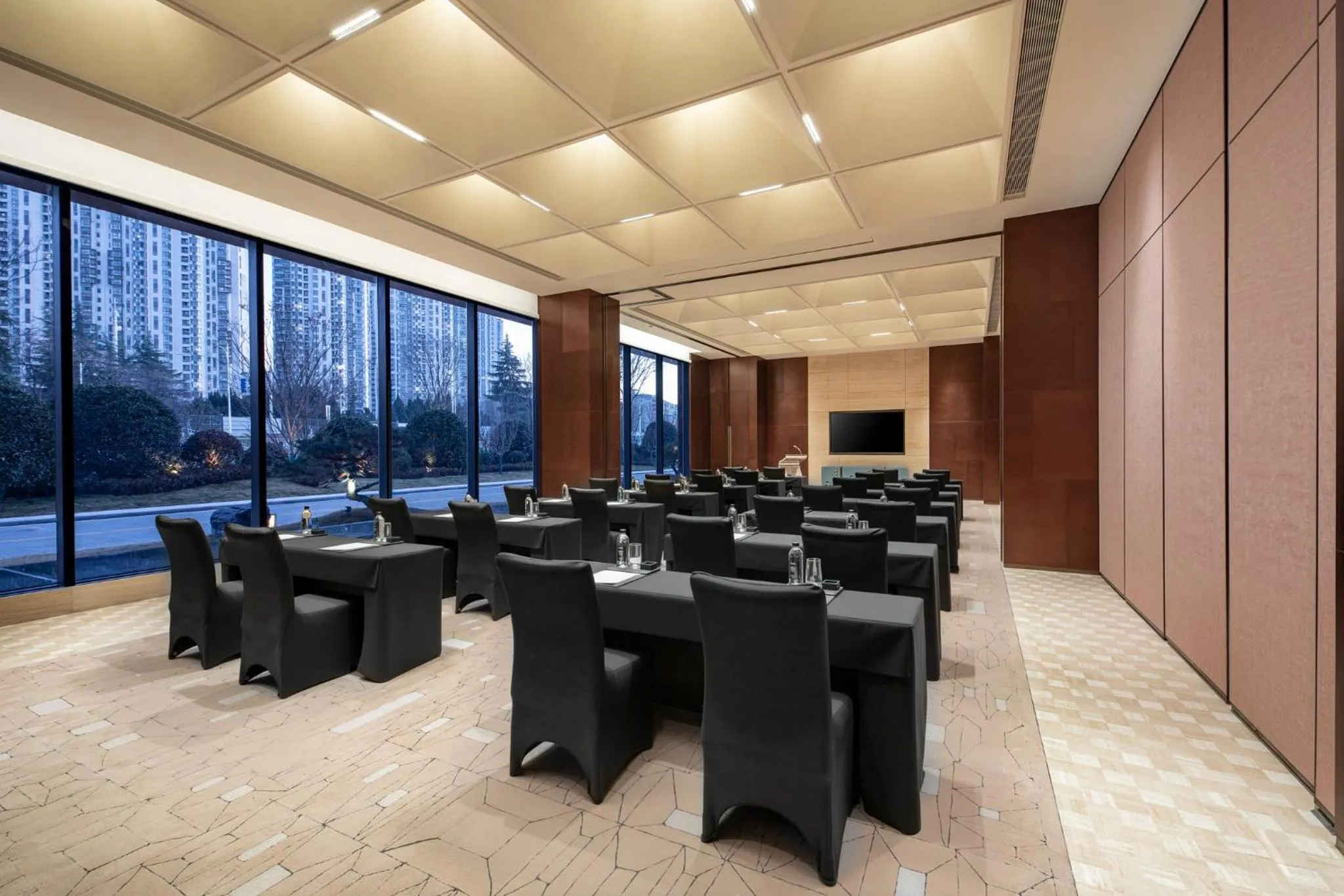 Meeting/conference room in Hotel Indigo Xi'an High-tech Zone by IHG