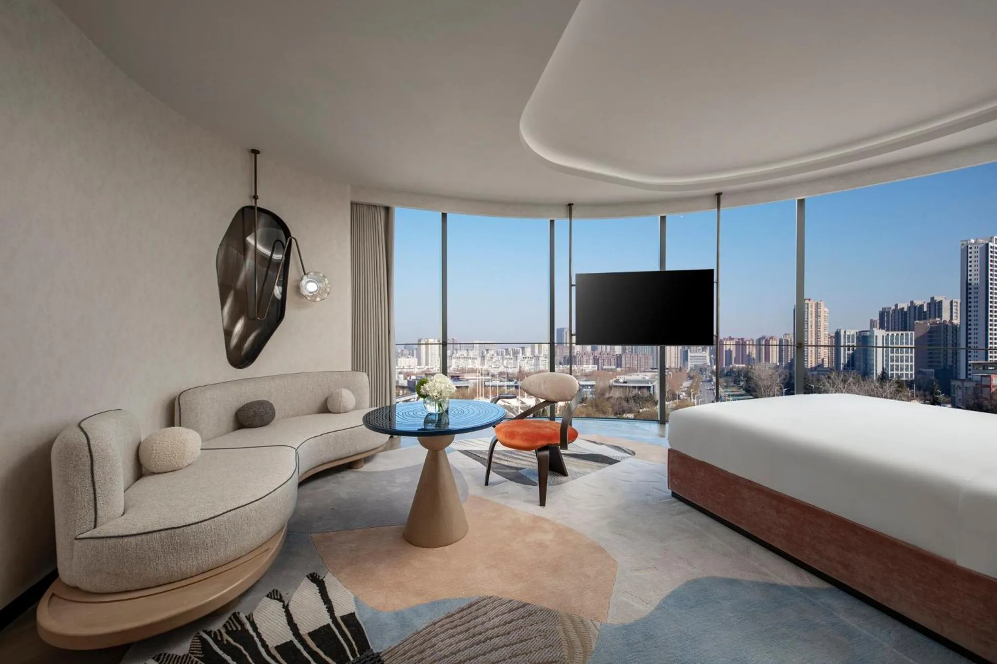 Photo of the whole room, Bed in Hotel Indigo Xi'an High-tech Zone by IHG