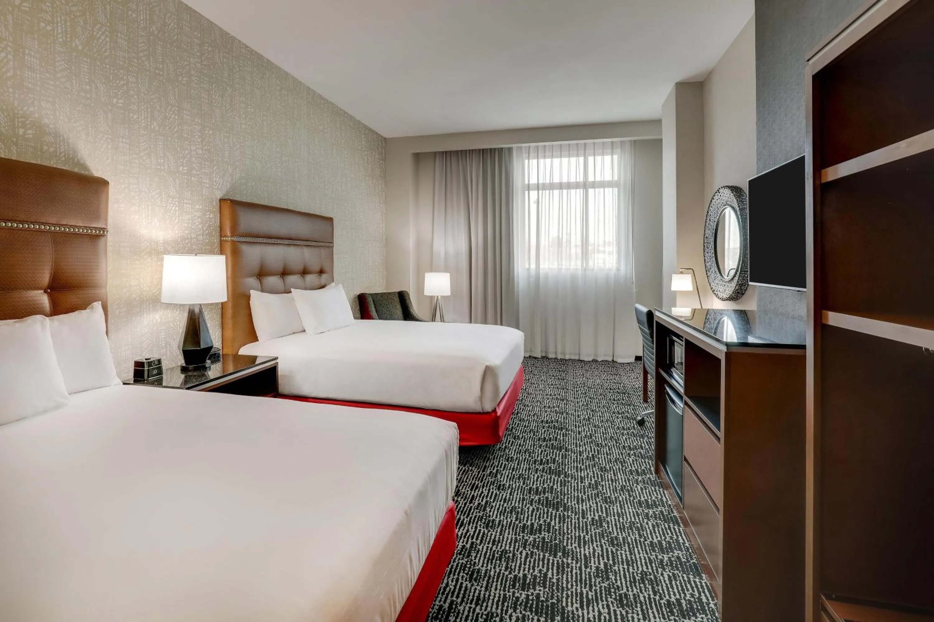 Bedroom, Bed in Drury Plaza Hotel Mobile