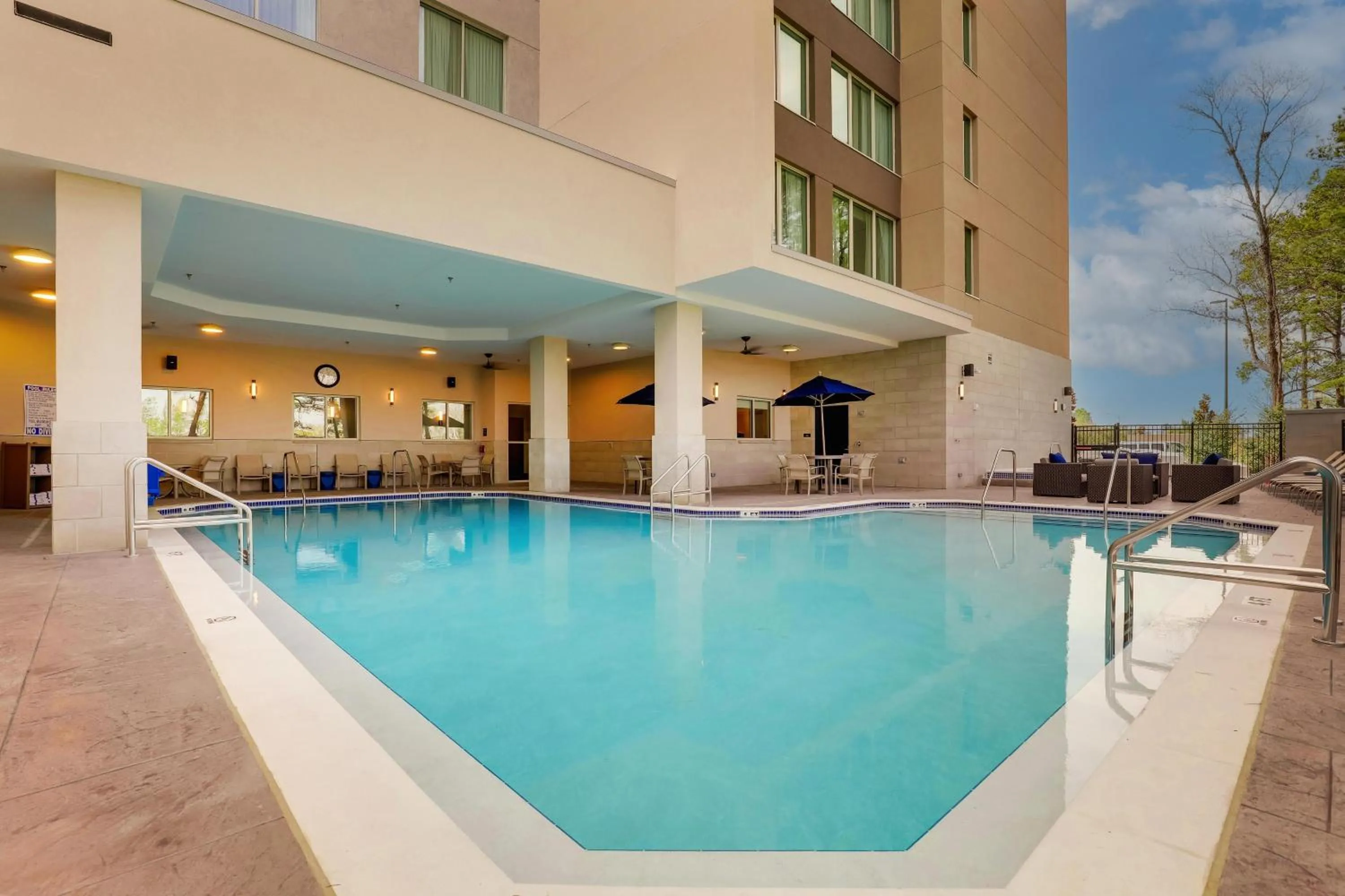 Pool view in Drury Plaza Hotel Mobile