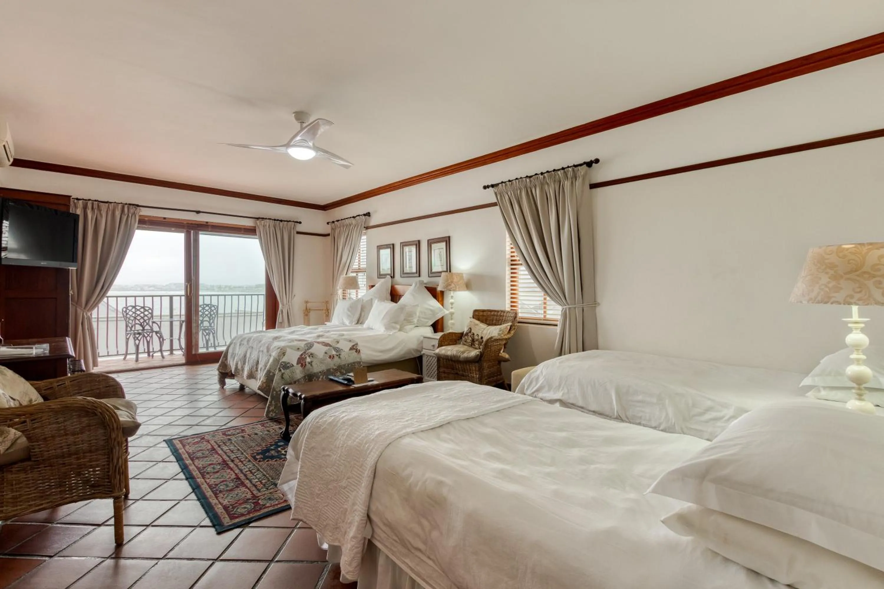 Photo of the whole room, Bed in Berg en Zee Guesthouse