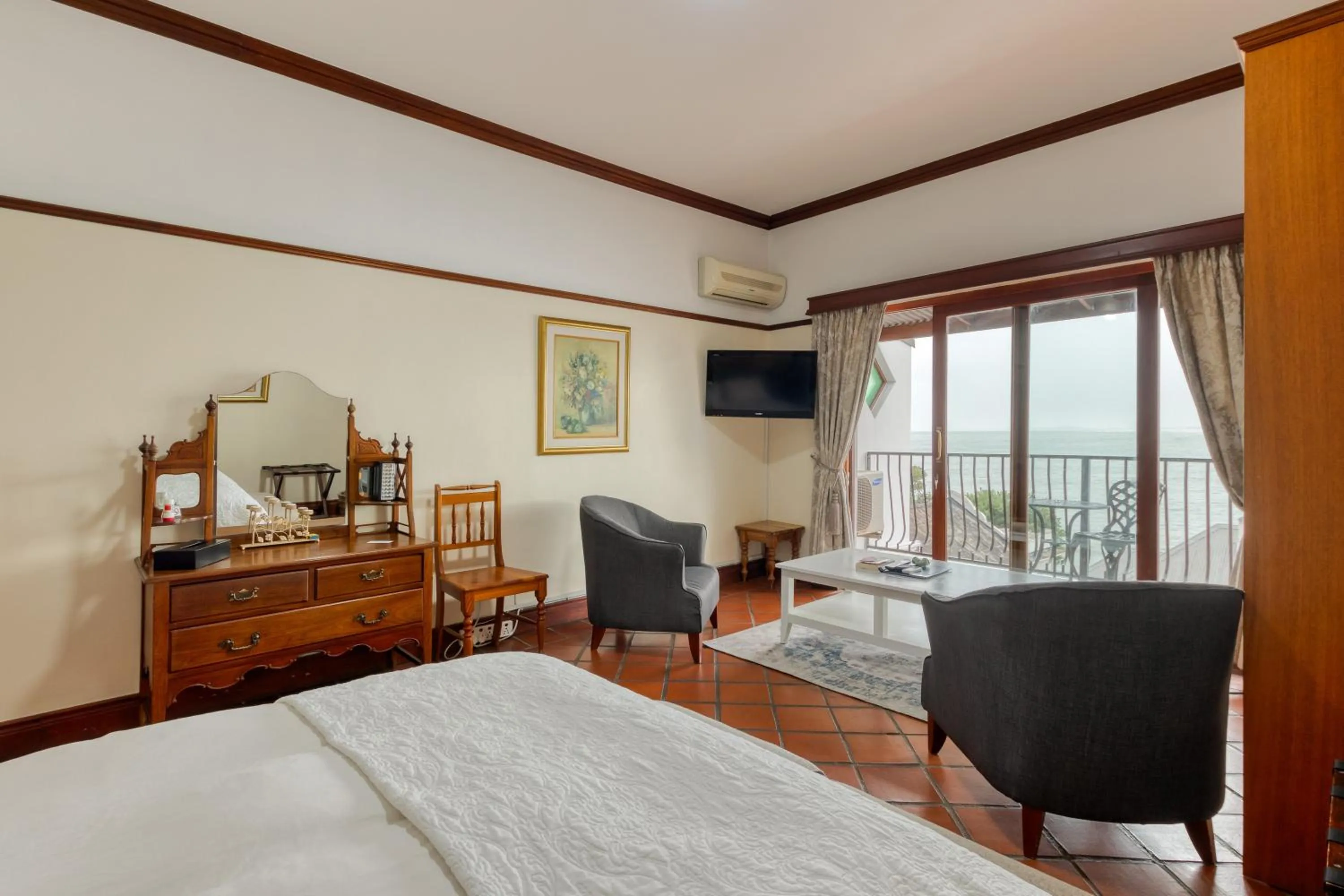 Photo of the whole room, Bed in Berg en Zee Guesthouse