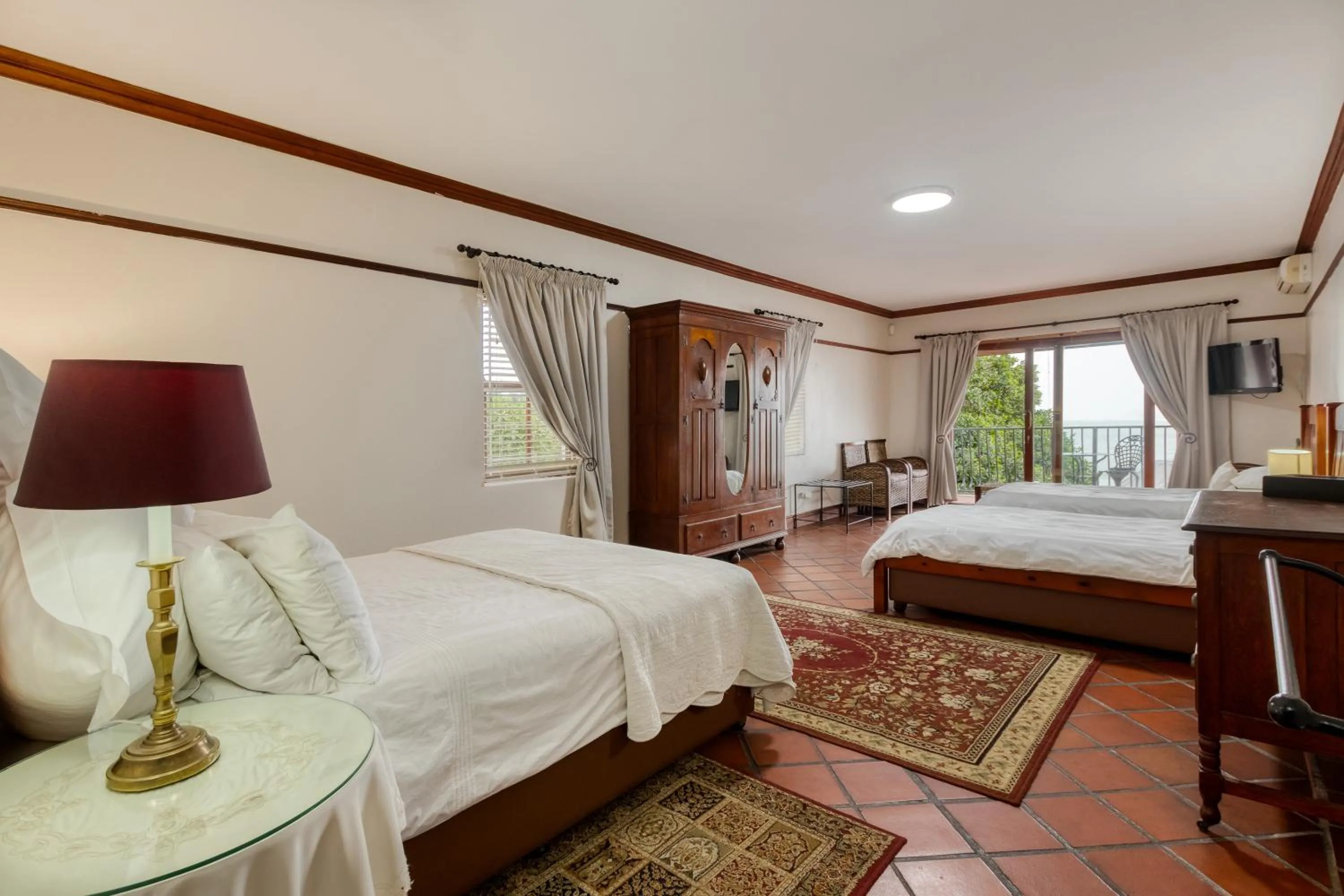 Photo of the whole room, Bed in Berg en Zee Guesthouse