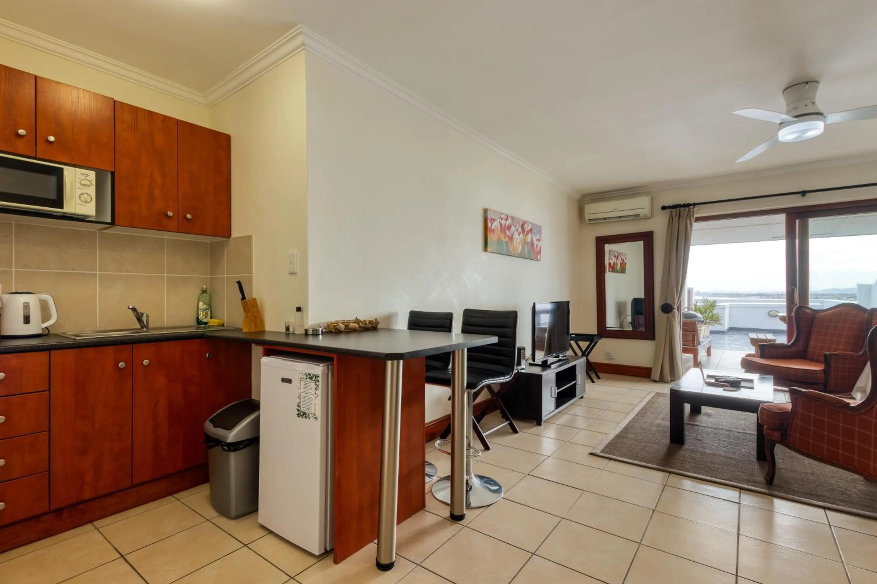 Kitchen or kitchenette in Berg en Zee Guesthouse