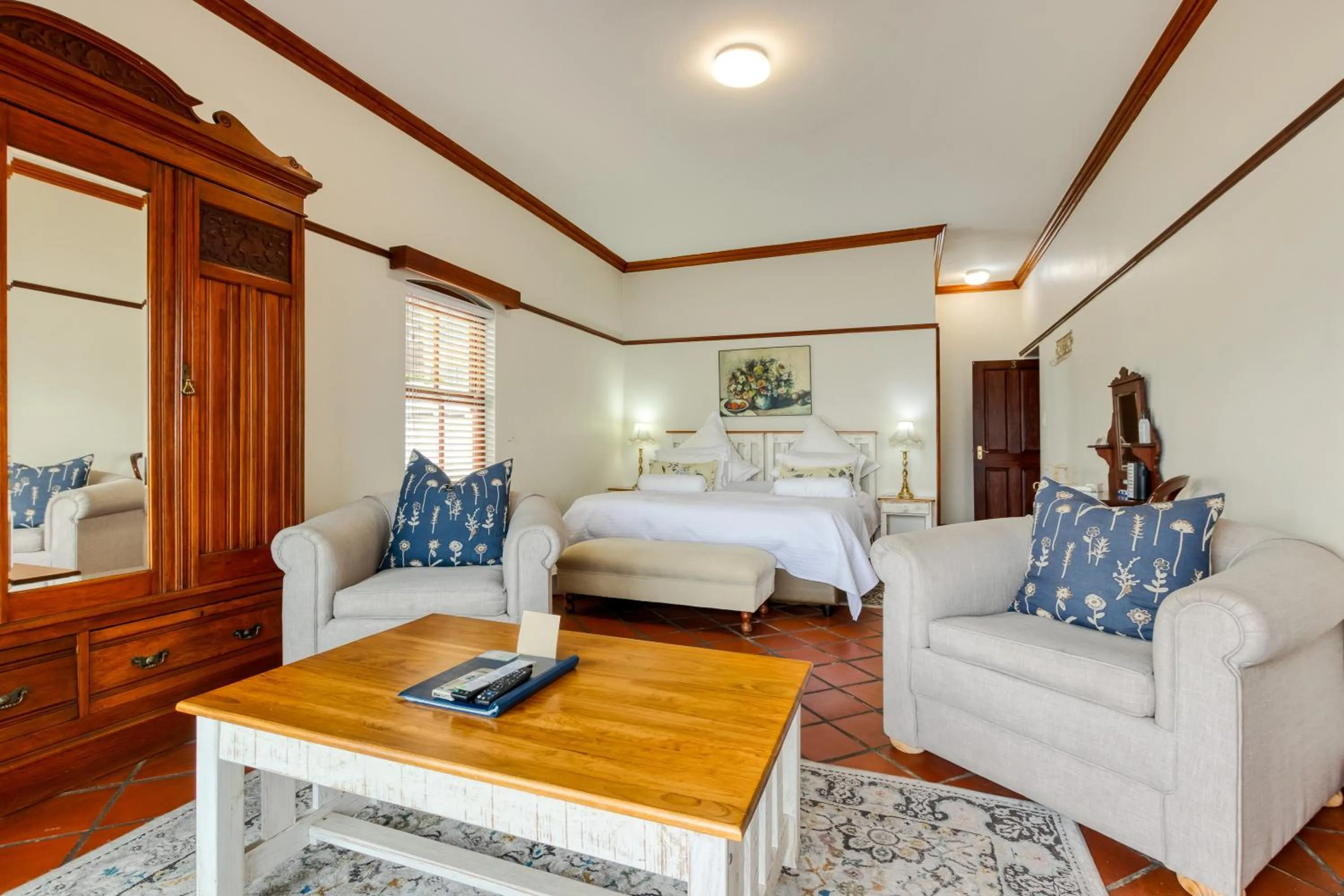 Photo of the whole room, Bed in Berg en Zee Guesthouse