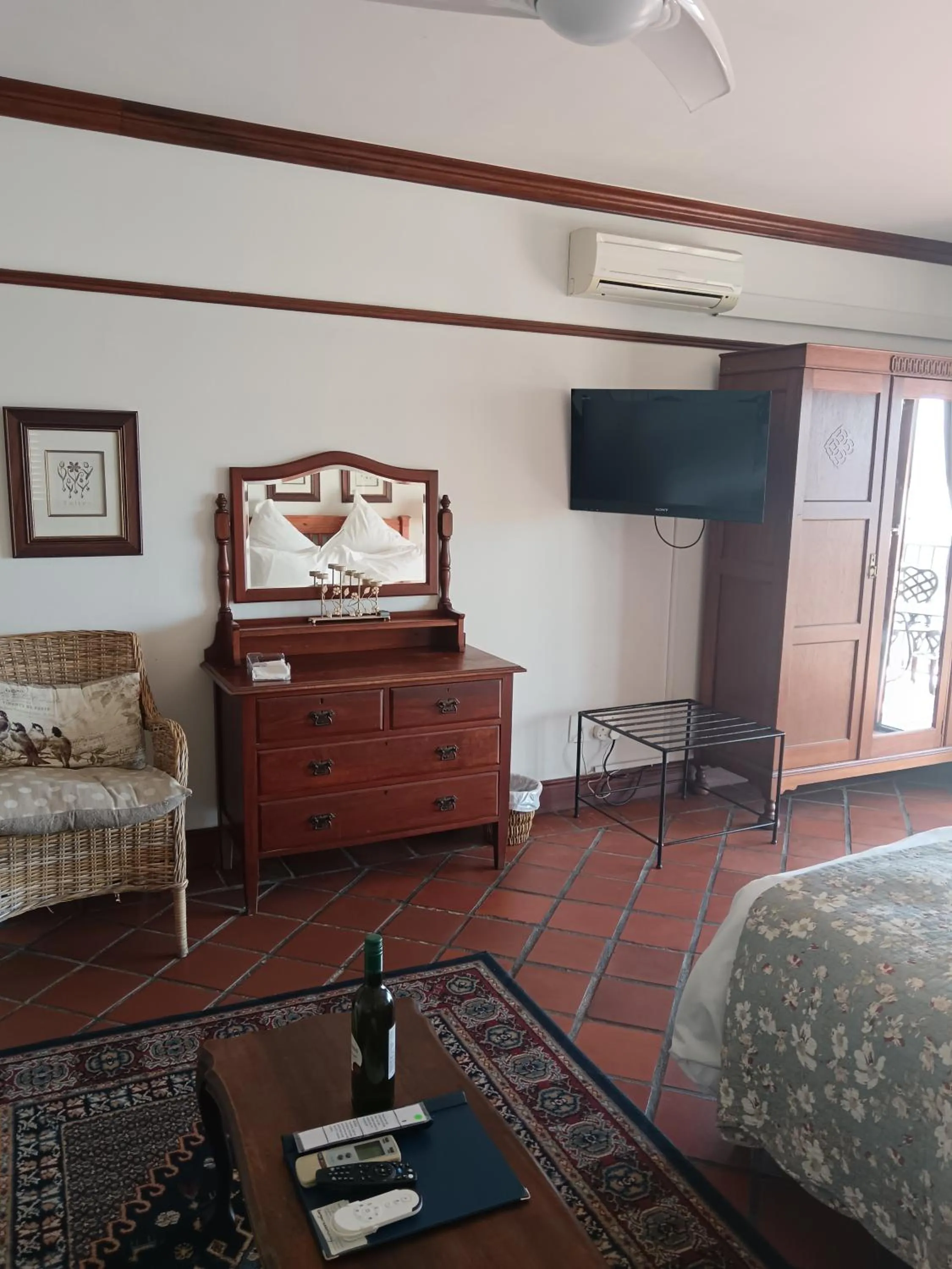 TV and multimedia in Berg en Zee Guesthouse