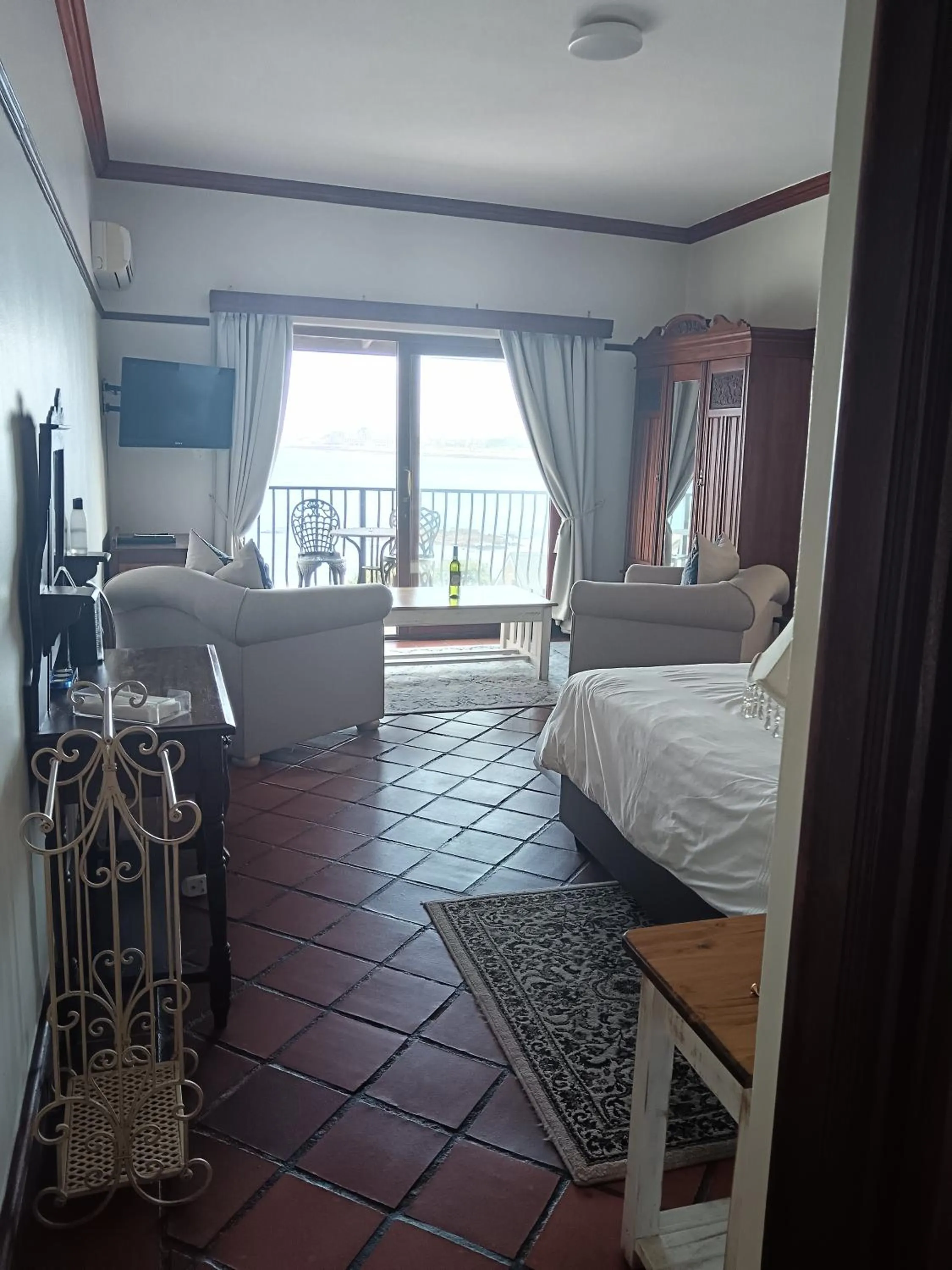 Photo of the whole room, Bed in Berg en Zee Guesthouse