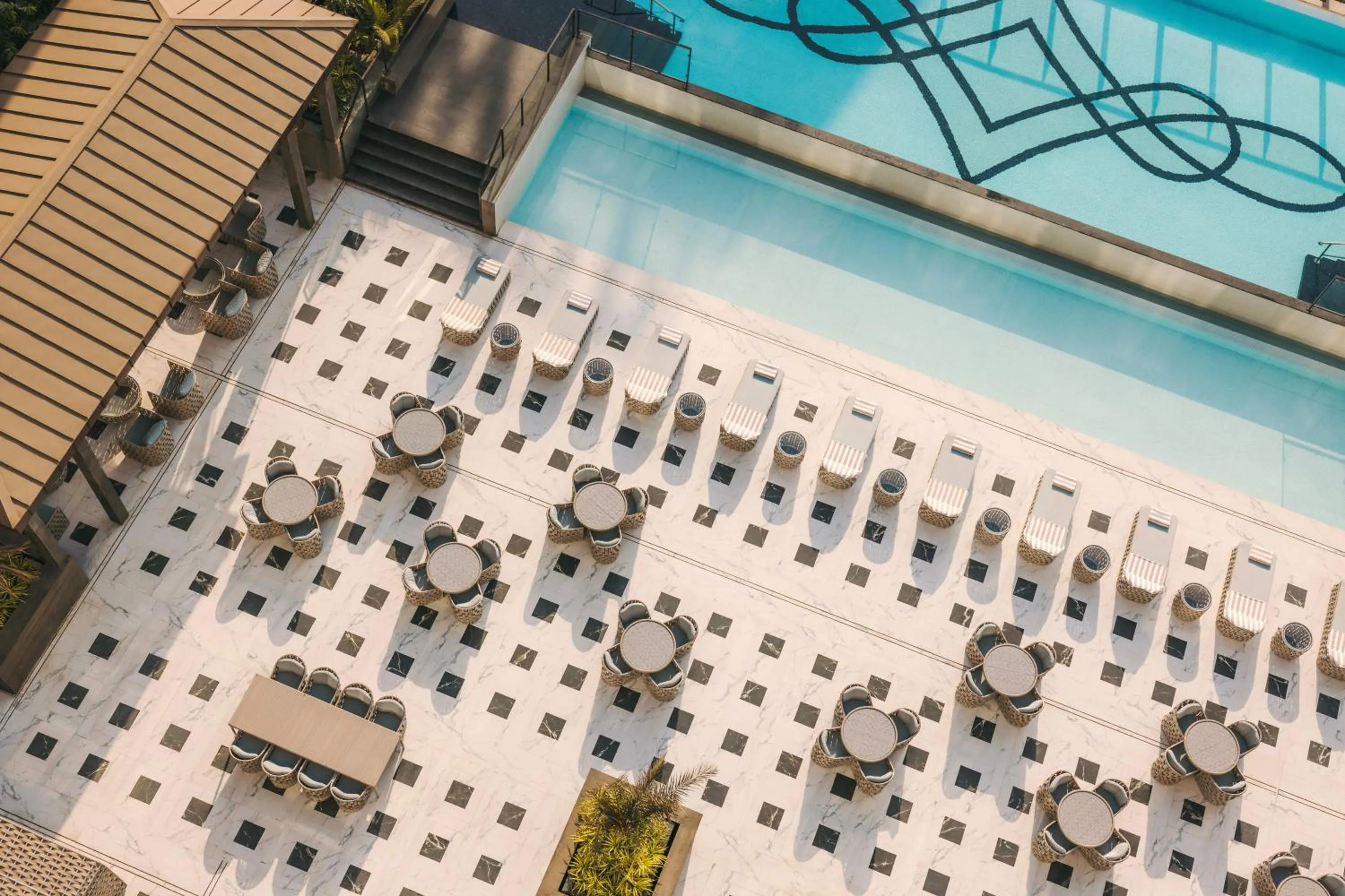 Swimming pool in Roswyn, A Morgans Originals Hotel