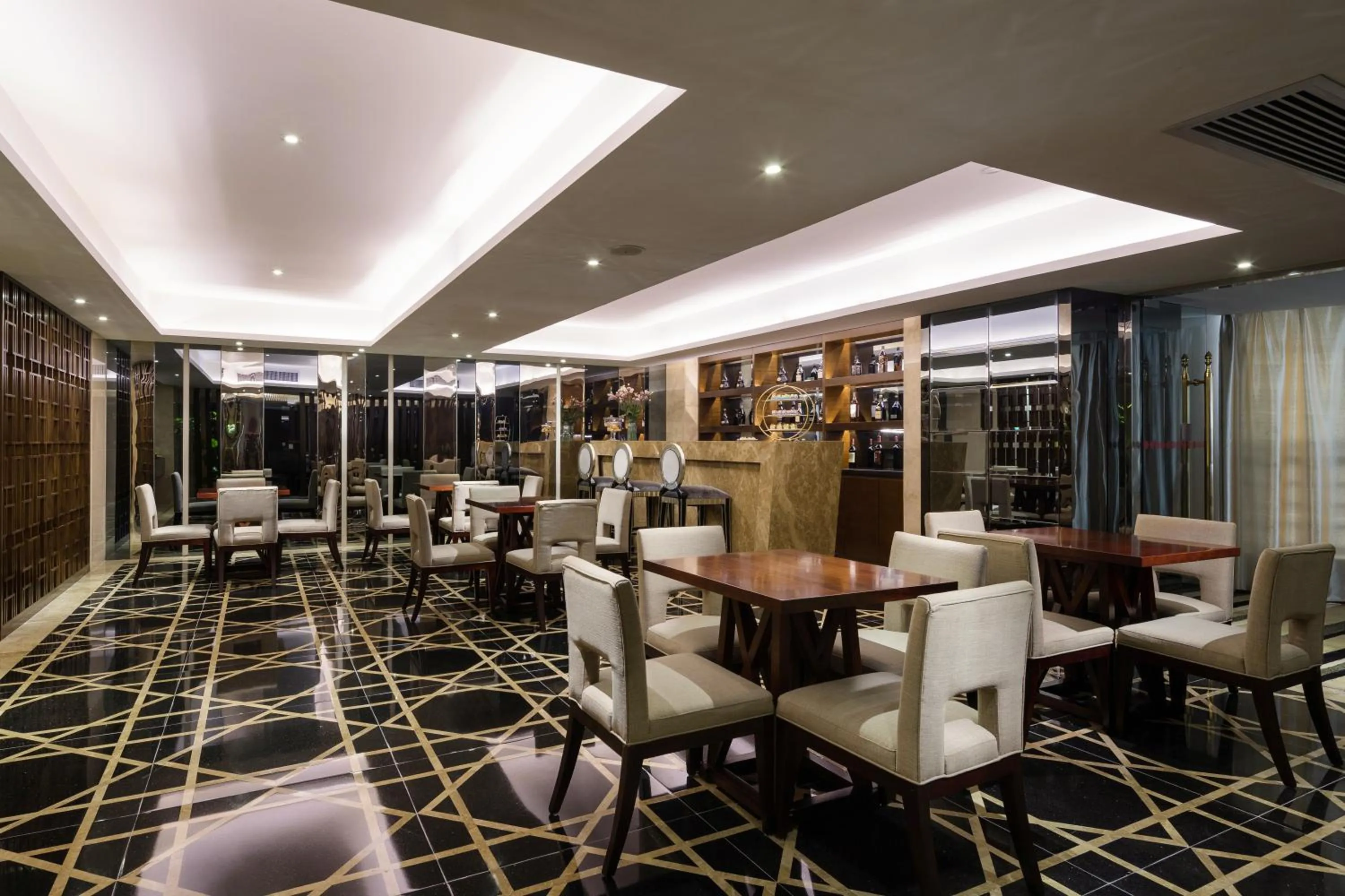 On-site shops in Maoming International Hotel