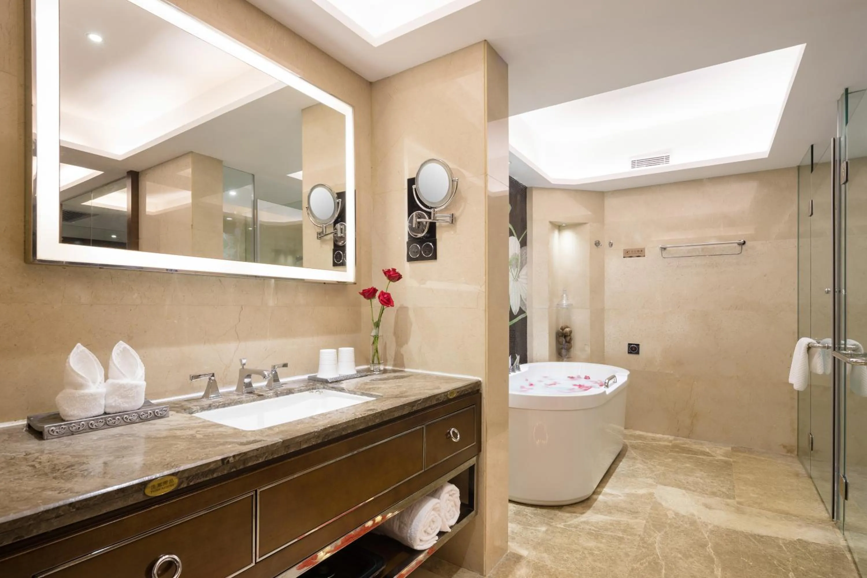 Toilet in Maoming International Hotel