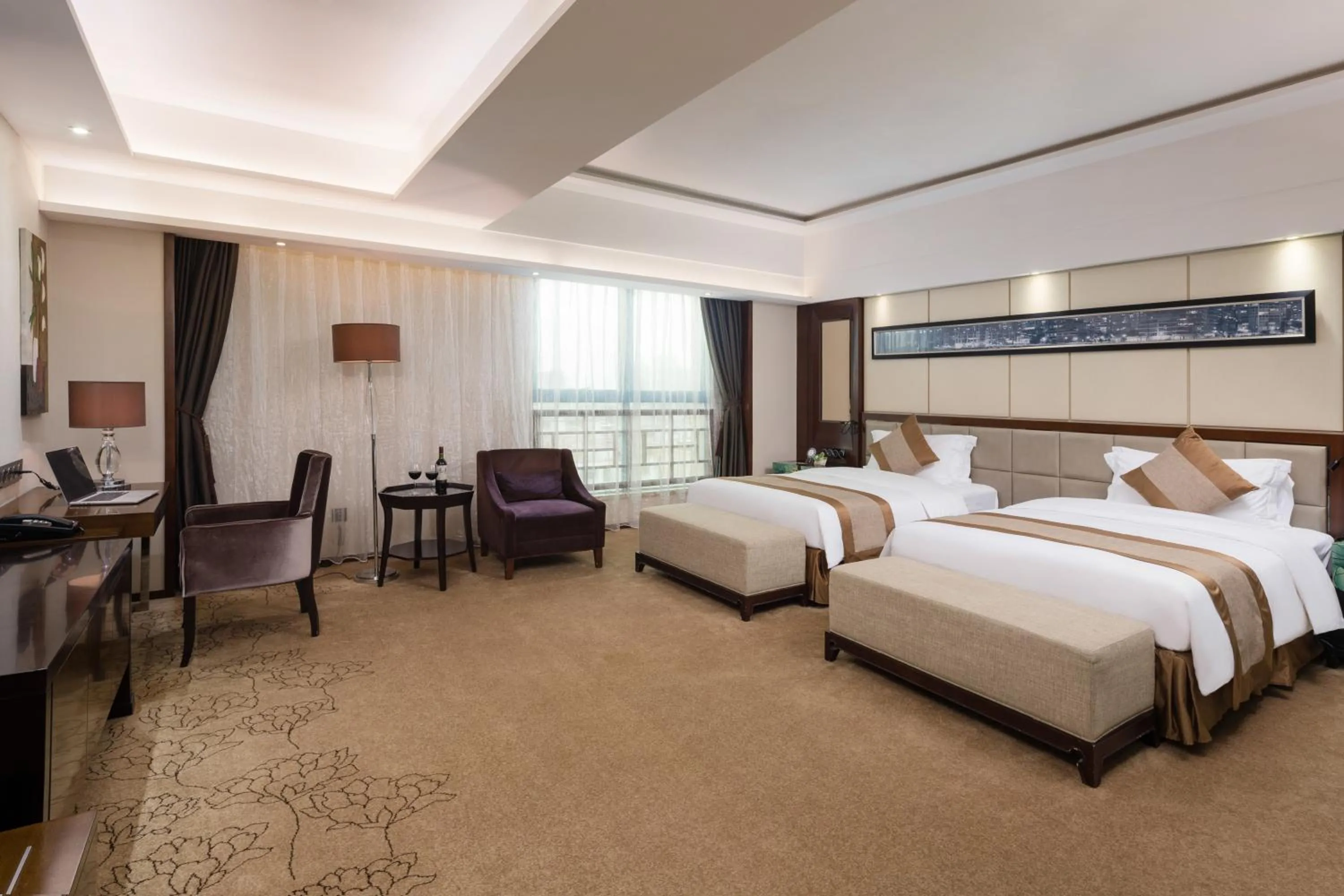 Bedroom, Bed in Maoming International Hotel