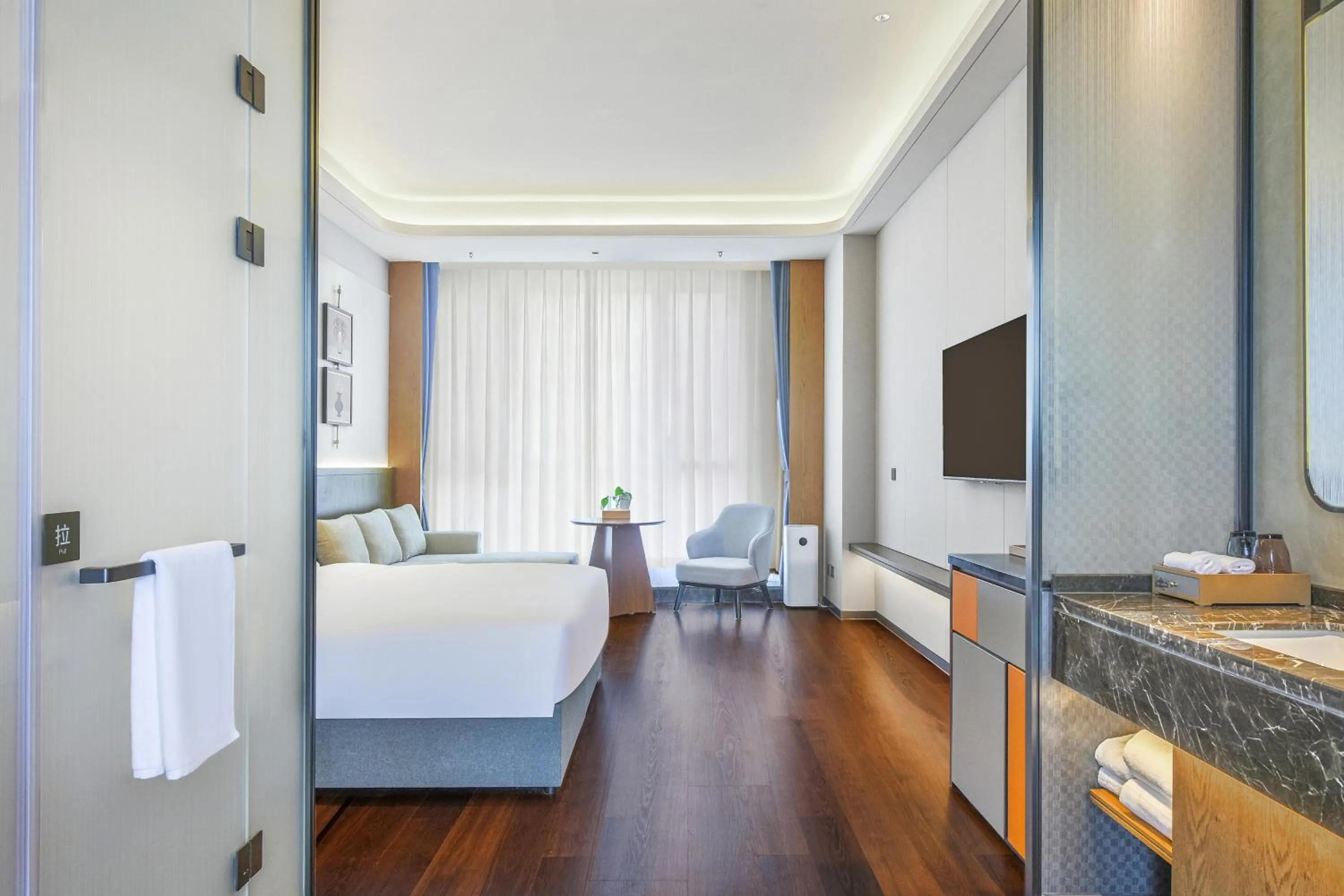 Photo of the whole room, Bed in Novotel Jinan Airport