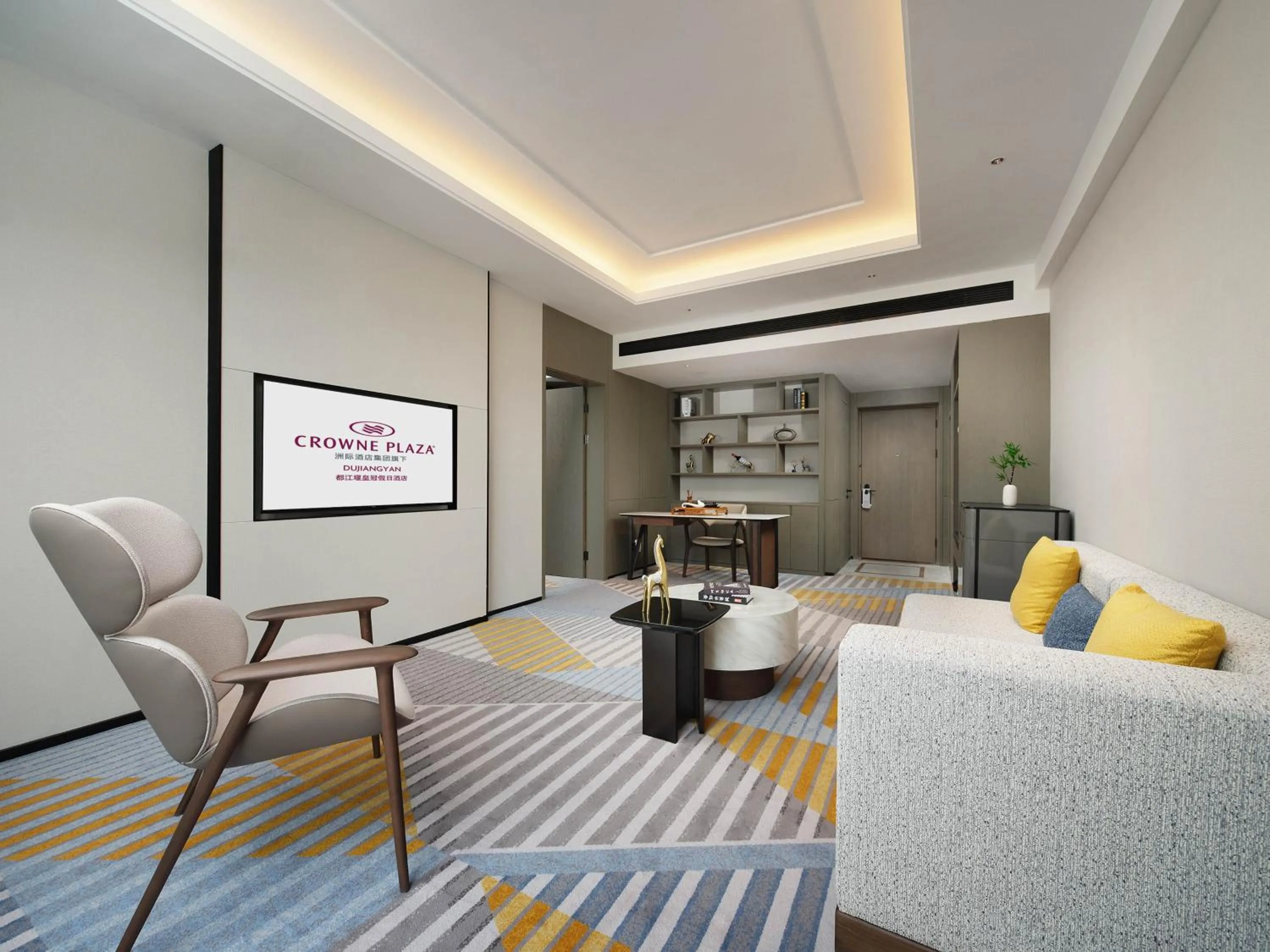 Living room in Crowne Plaza Dujiangyan by IHG