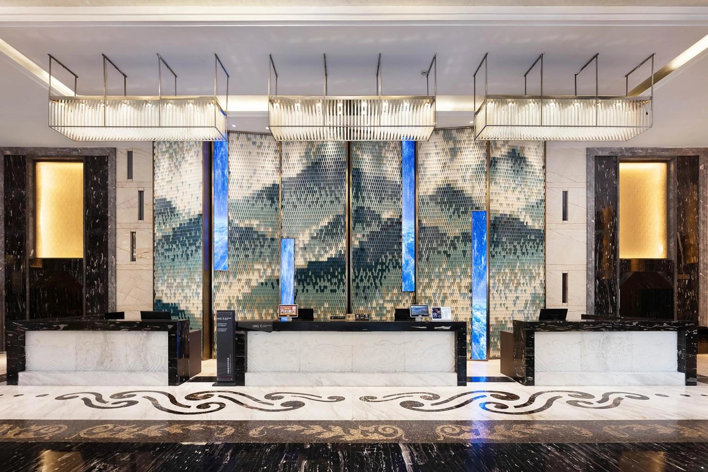 Lobby or reception in Crowne Plaza Dujiangyan by IHG