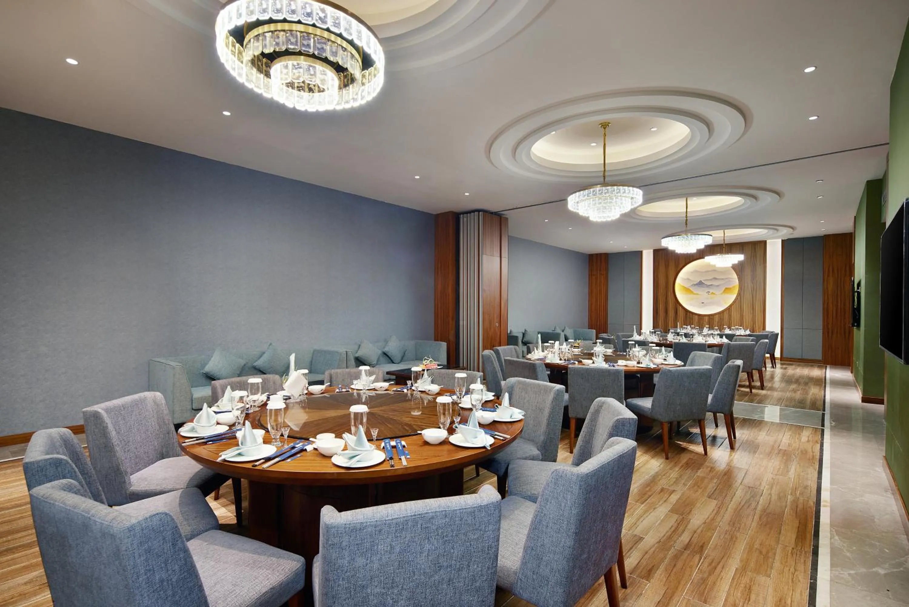 Restaurant/places to eat in Crowne Plaza Dujiangyan by IHG