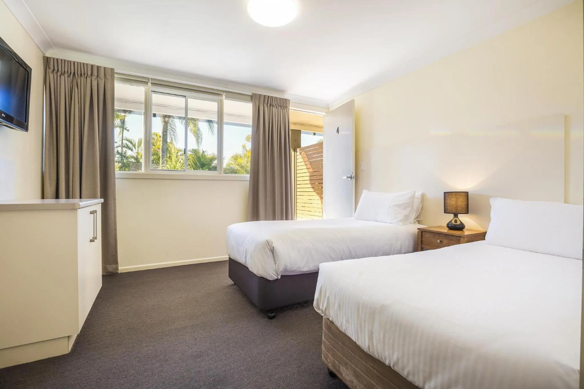 Bedroom, Bed in Nightcap at Golden Beach Tavern