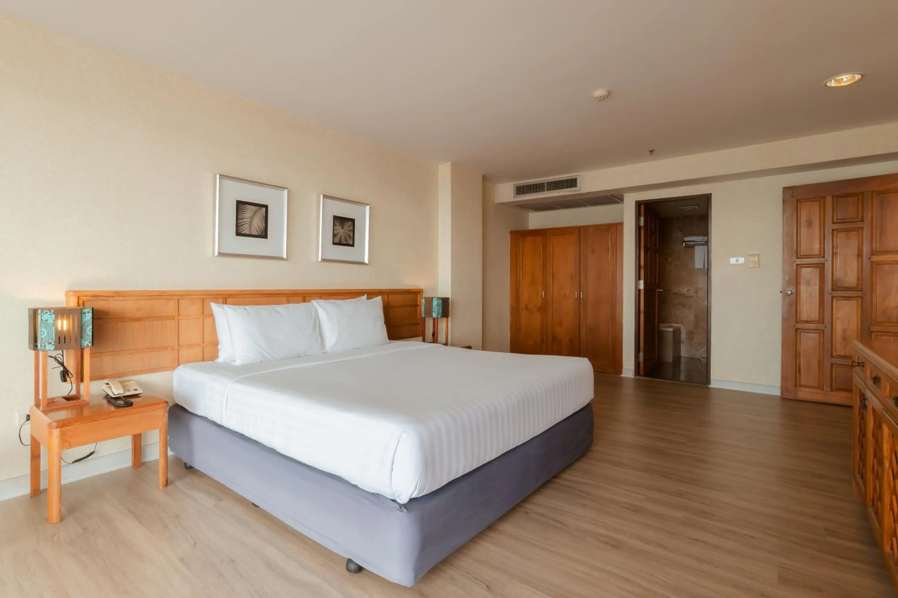 Bed in Sandy Spring Hotel