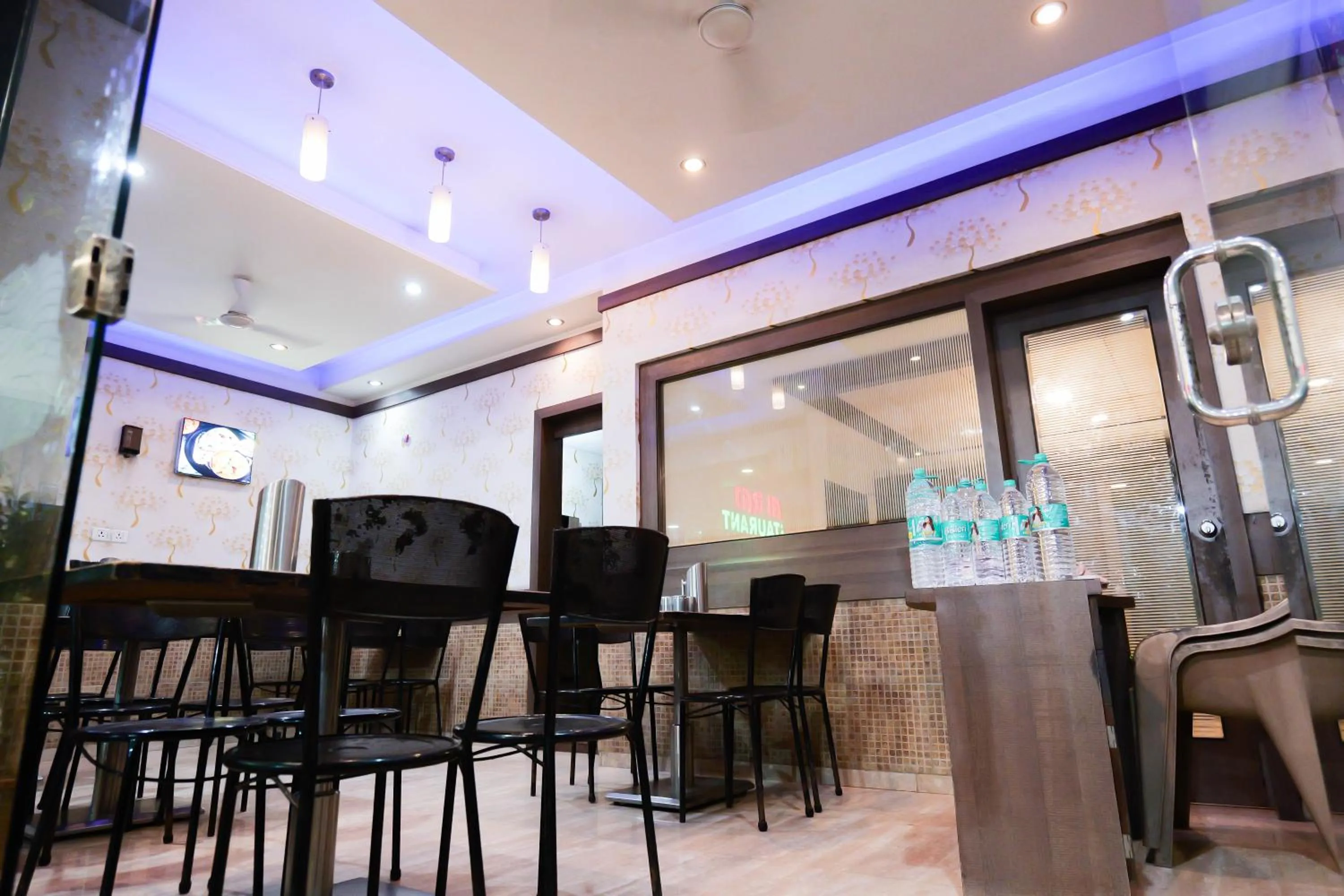 Restaurant/places to eat in Hotel Laxmi Palace