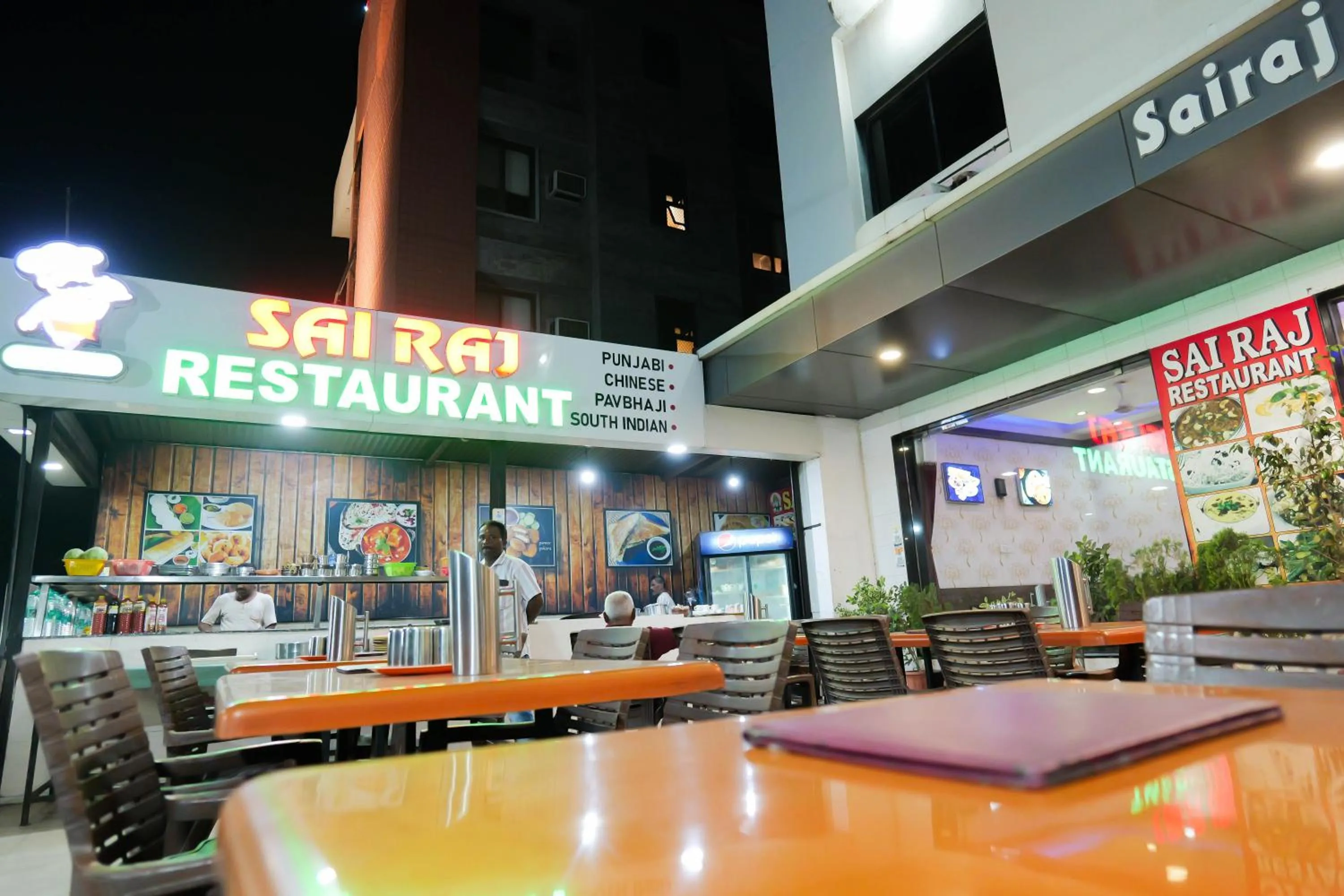 Restaurant/places to eat in Hotel Laxmi Palace