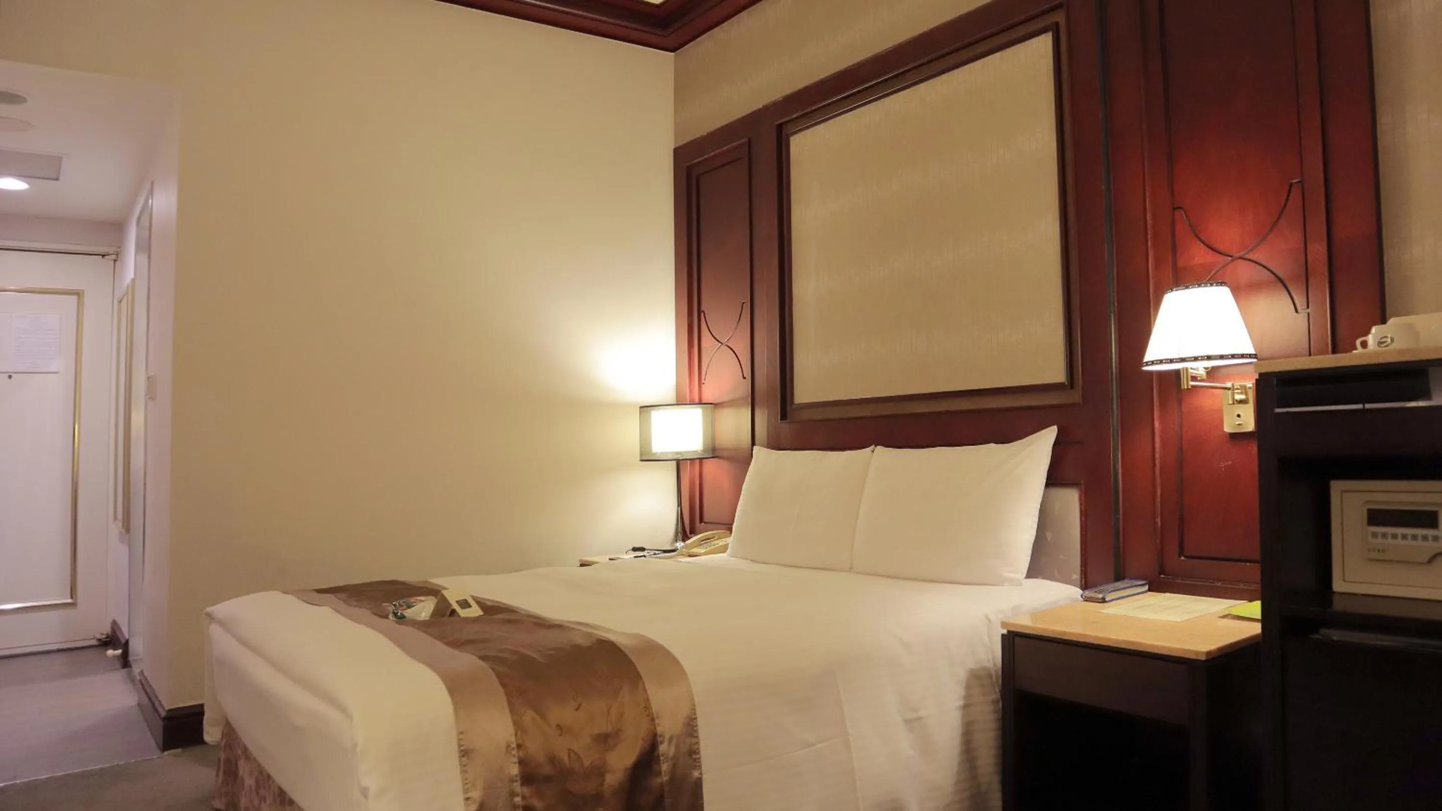 Photo of the whole room, Bed in Ho Fong Business Stay