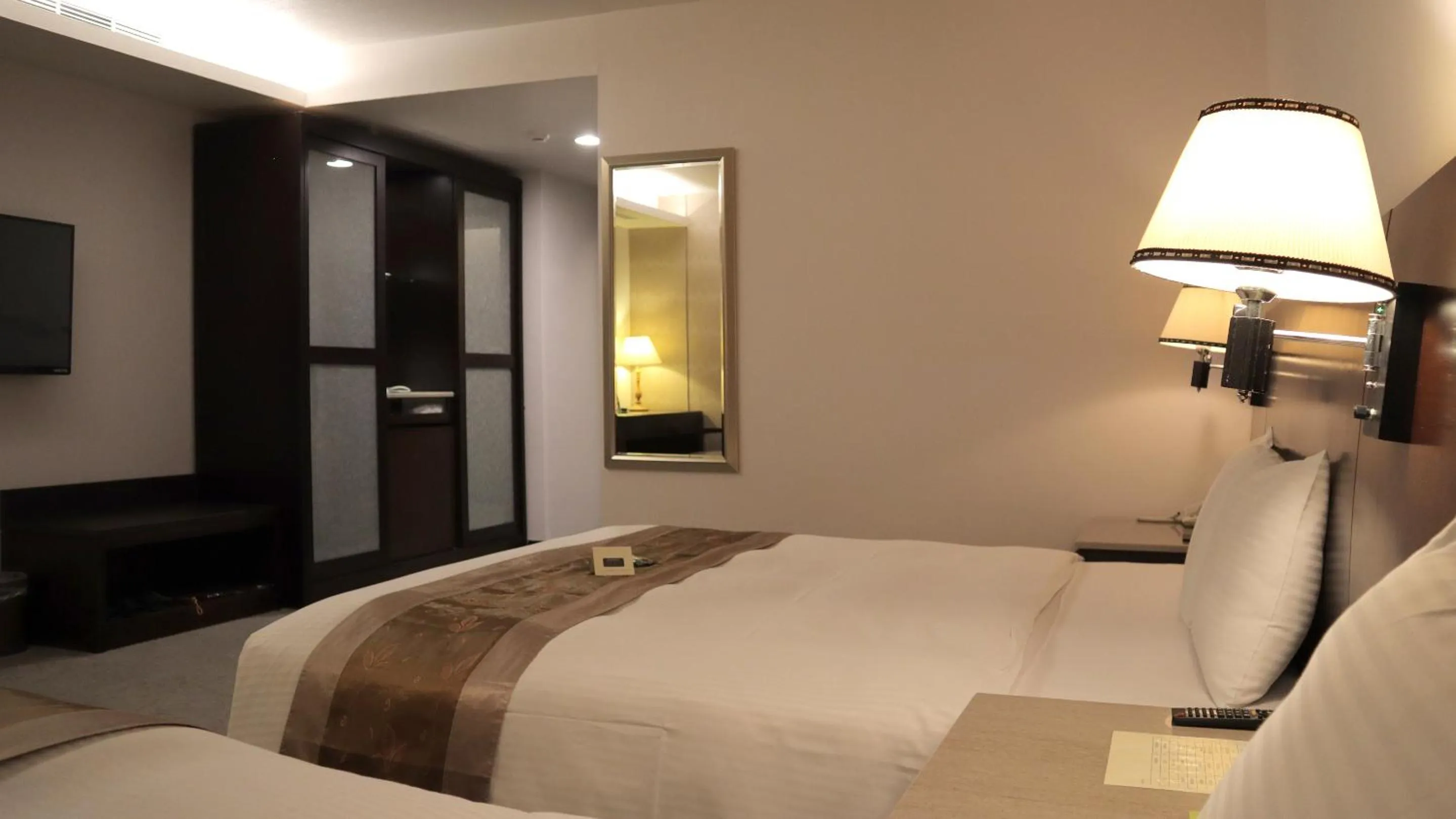Photo of the whole room, Bed in Ho Fong Business Stay