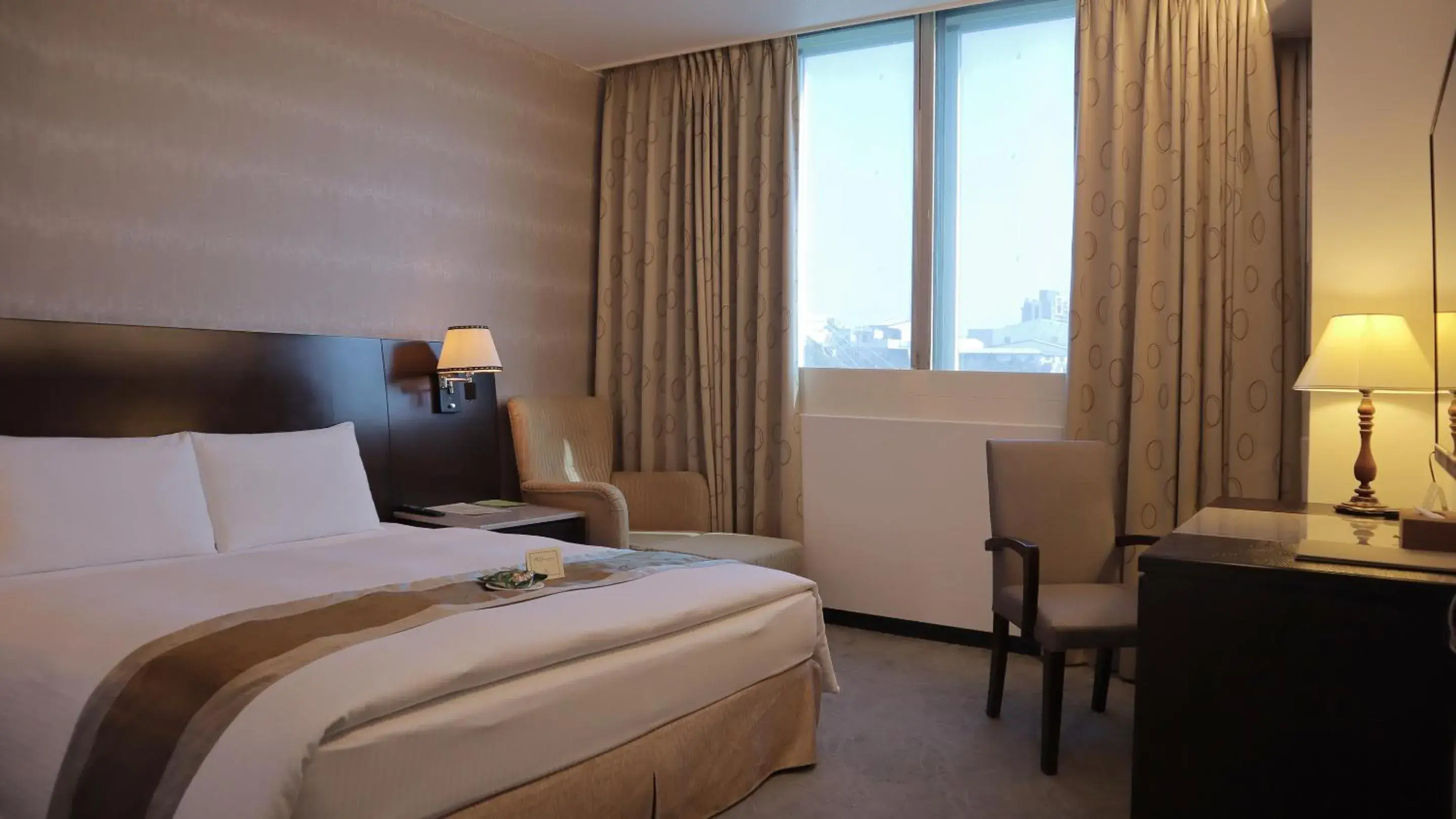 Deluxe Double Room in Ho Fong Business Stay Deluxe Double Room in Ho Fong Business Stay