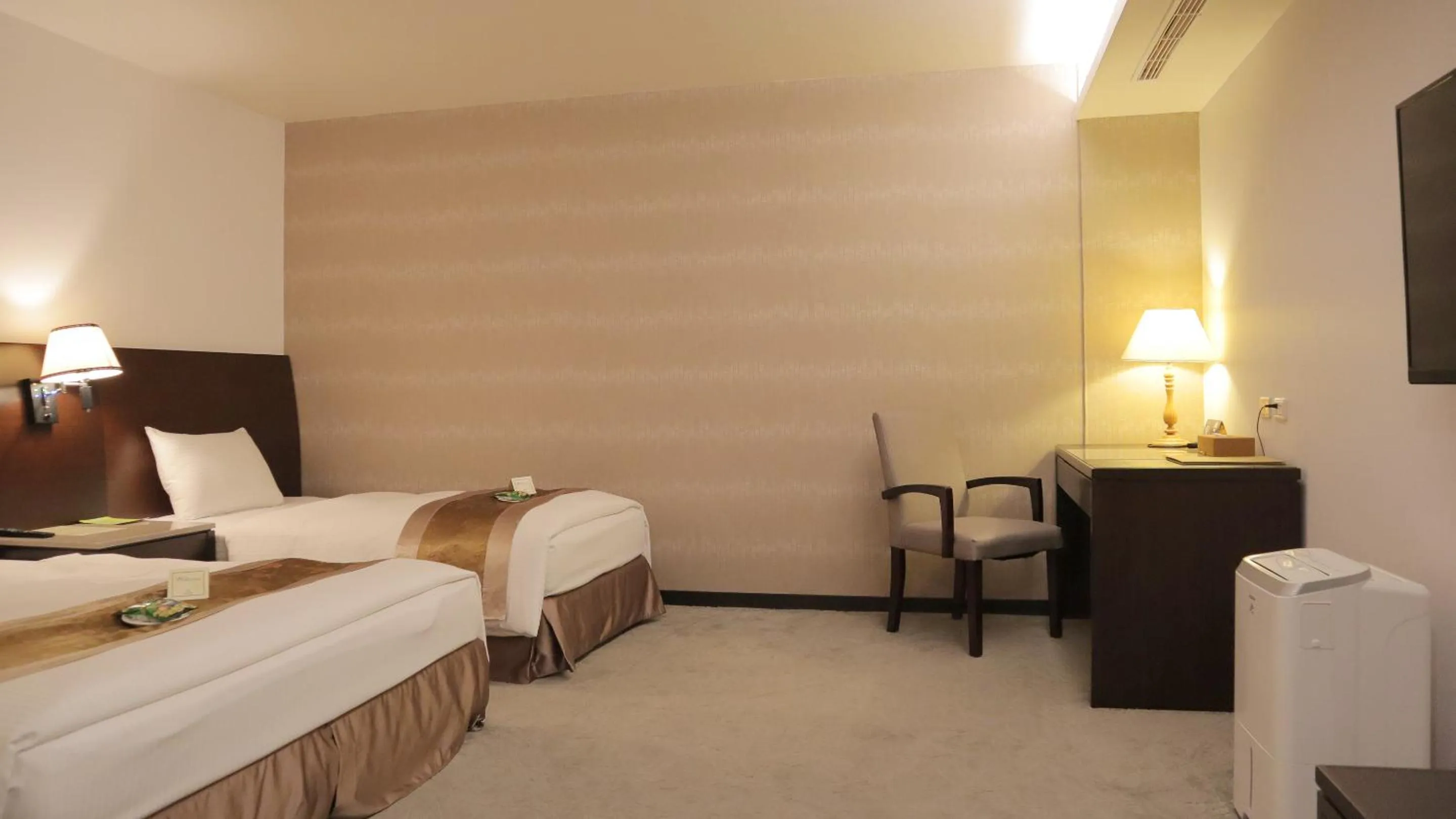 Photo of the whole room, Bed in Ho Fong Business Stay