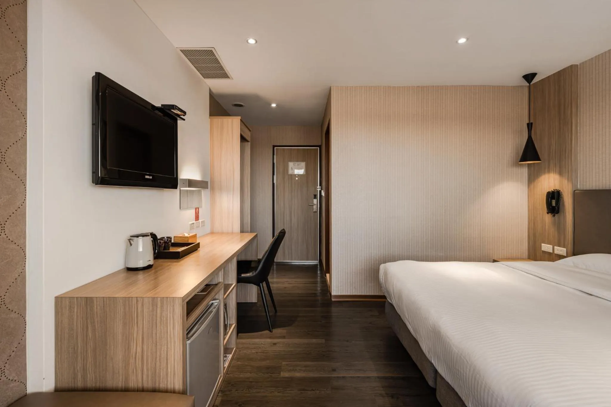 Bedroom, Bed in The Riverside Hotel International