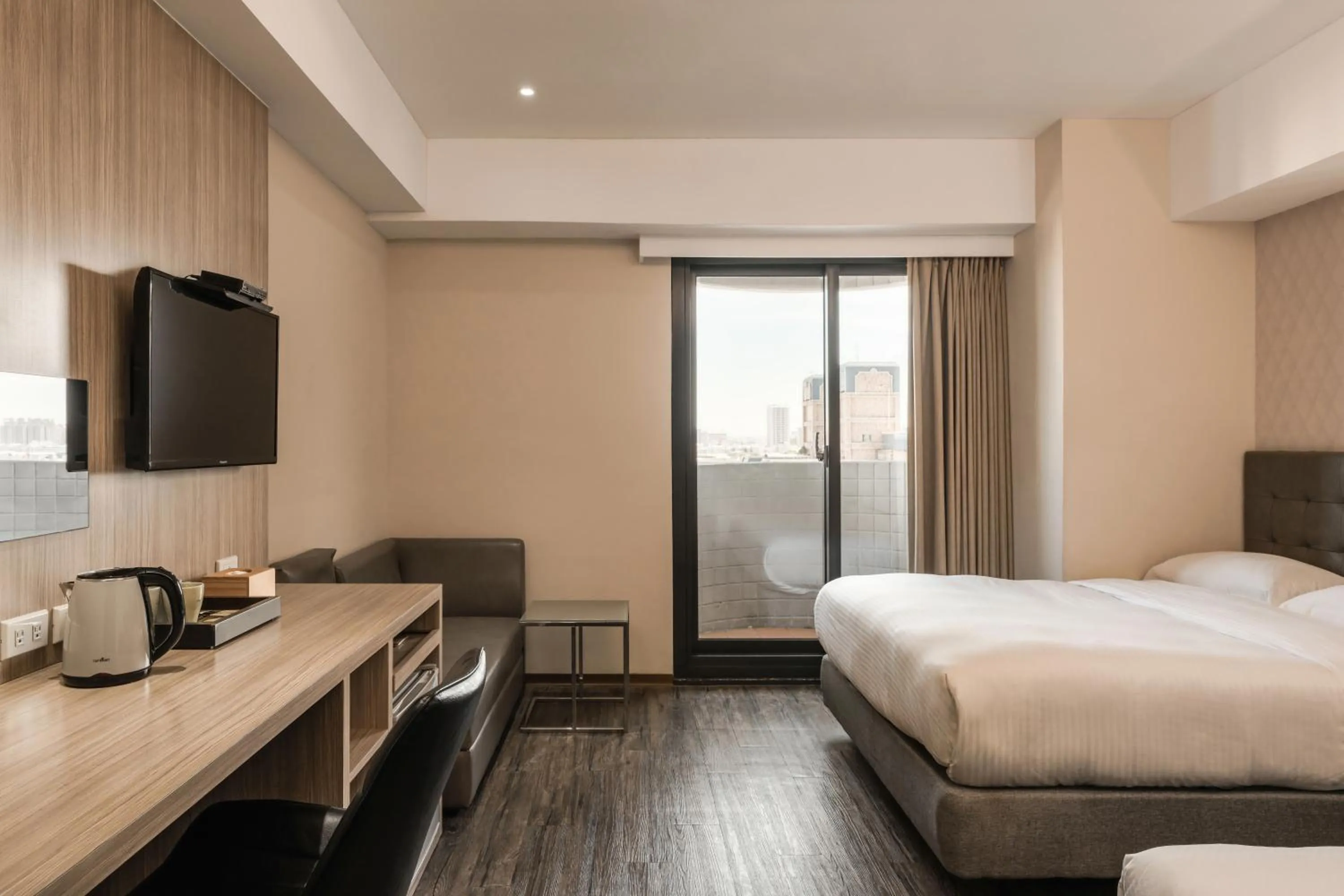 Bedroom, Bed in The Riverside Hotel International