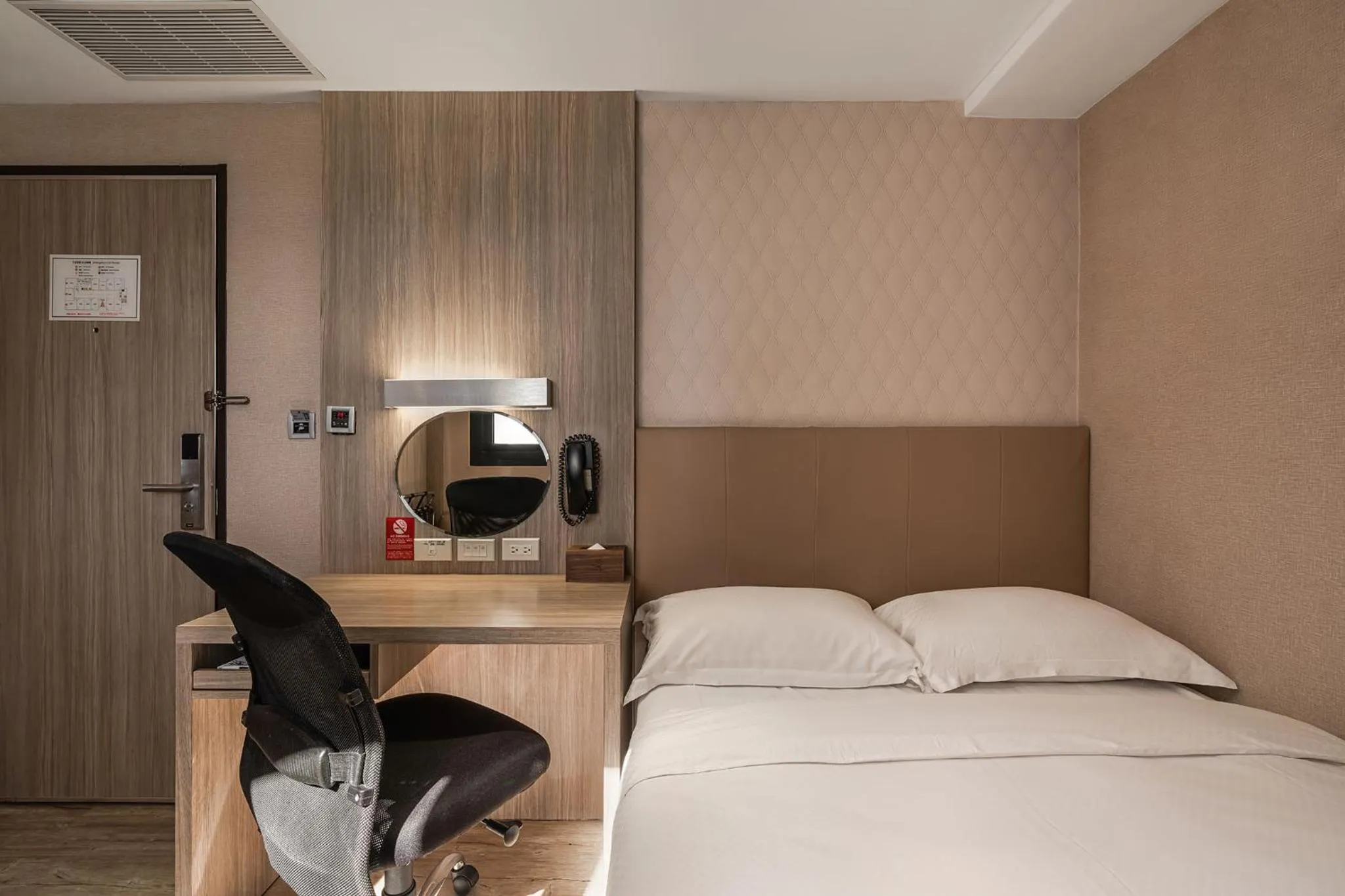 Bedroom, Bed in The Riverside Hotel International