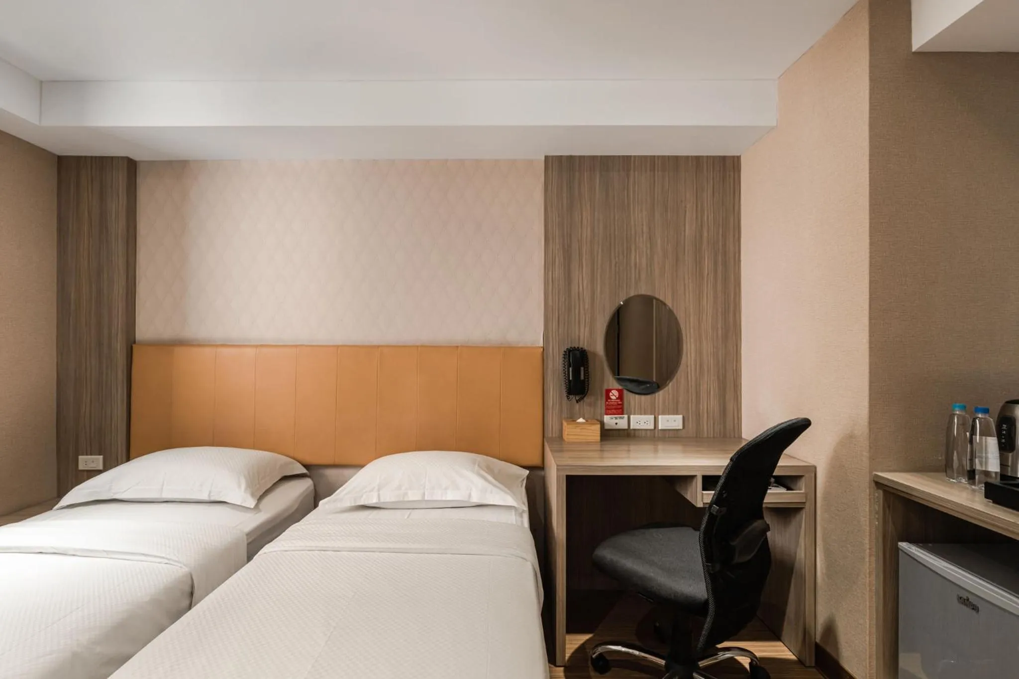 Bedroom, Bed in The Riverside Hotel International