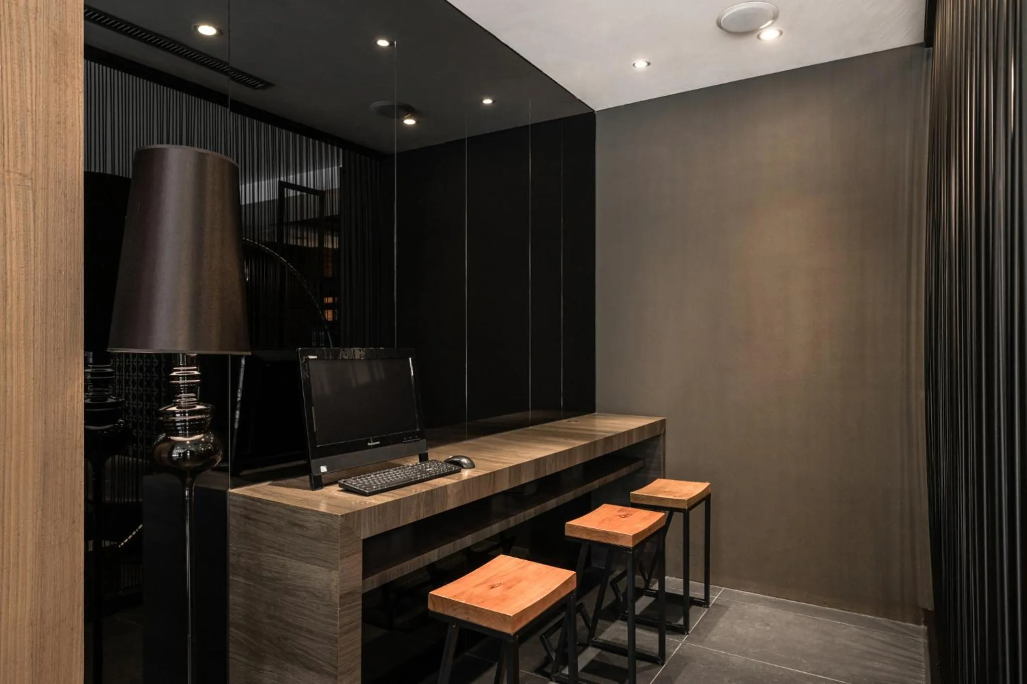 Business facilities in The Riverside Hotel International