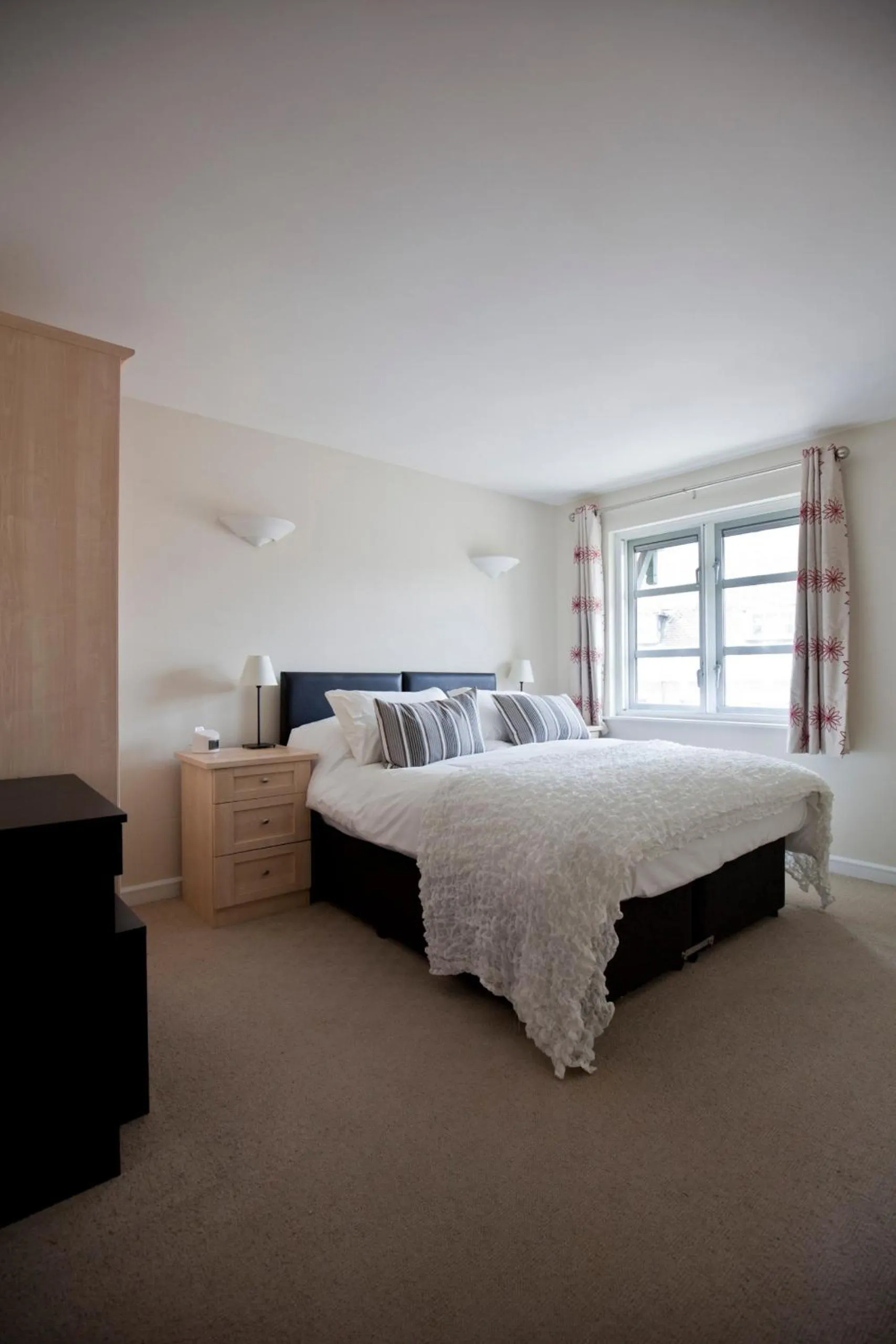 Bed in Toothbrush Apartments - Central Ipswich St Peters St