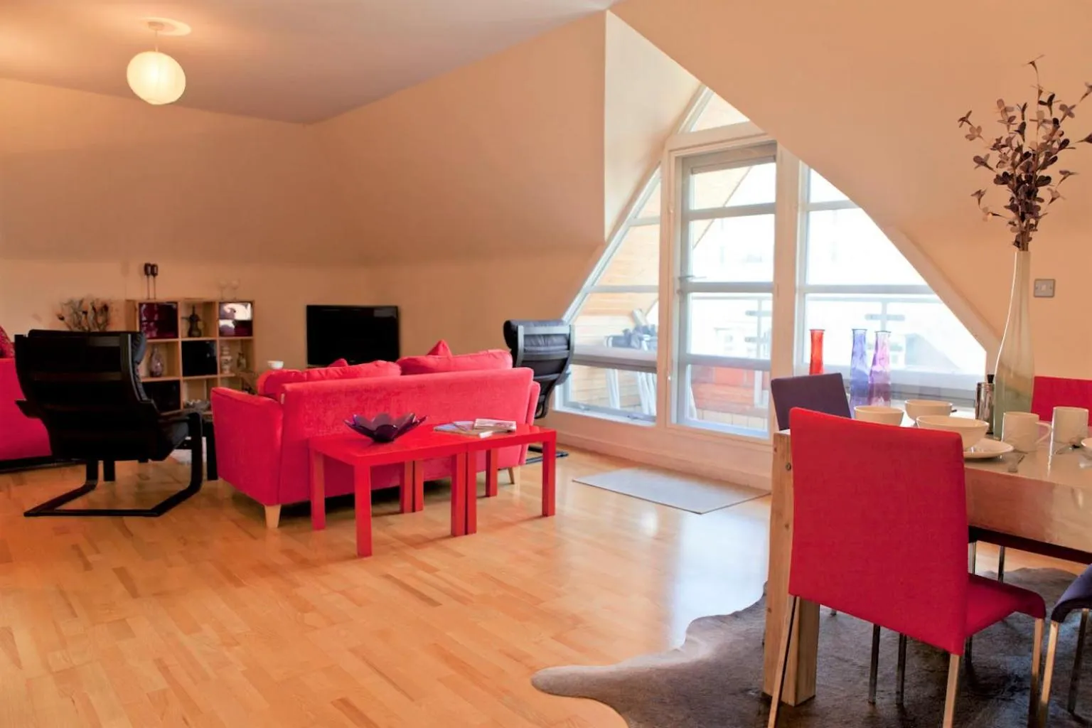 Communal lounge/ TV room in Toothbrush Apartments - Central Ipswich St Peters St