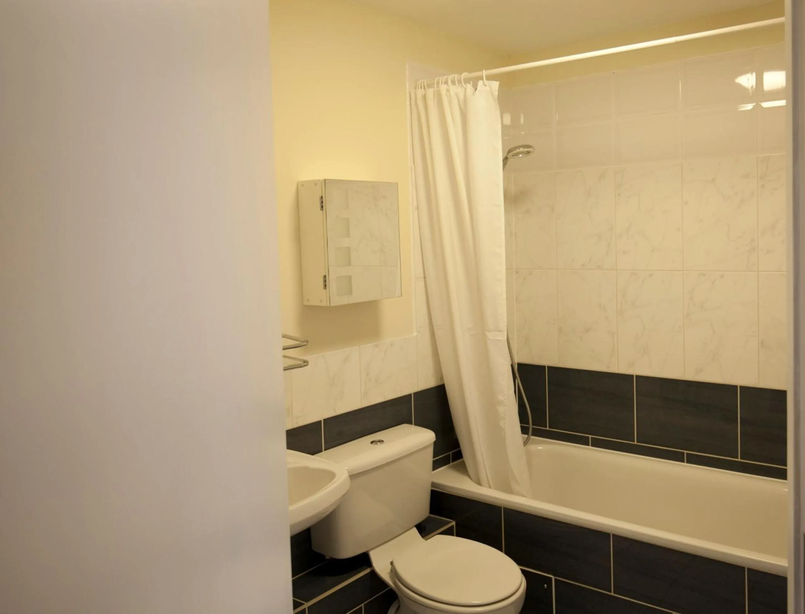 Bathroom in Toothbrush Apartments - Central Ipswich St Peters St