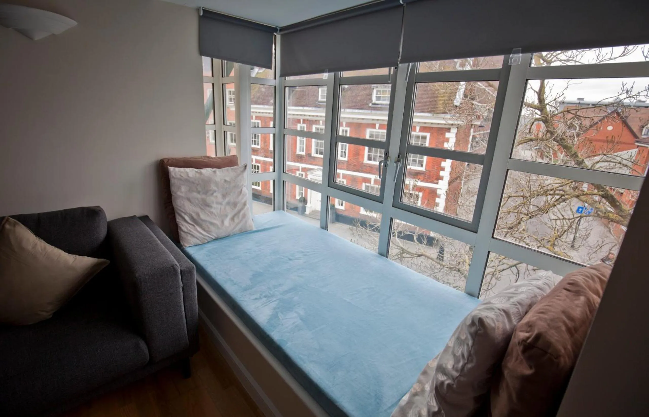 Communal lounge/ TV room, Bed in Toothbrush Apartments - Central Ipswich St Peters St