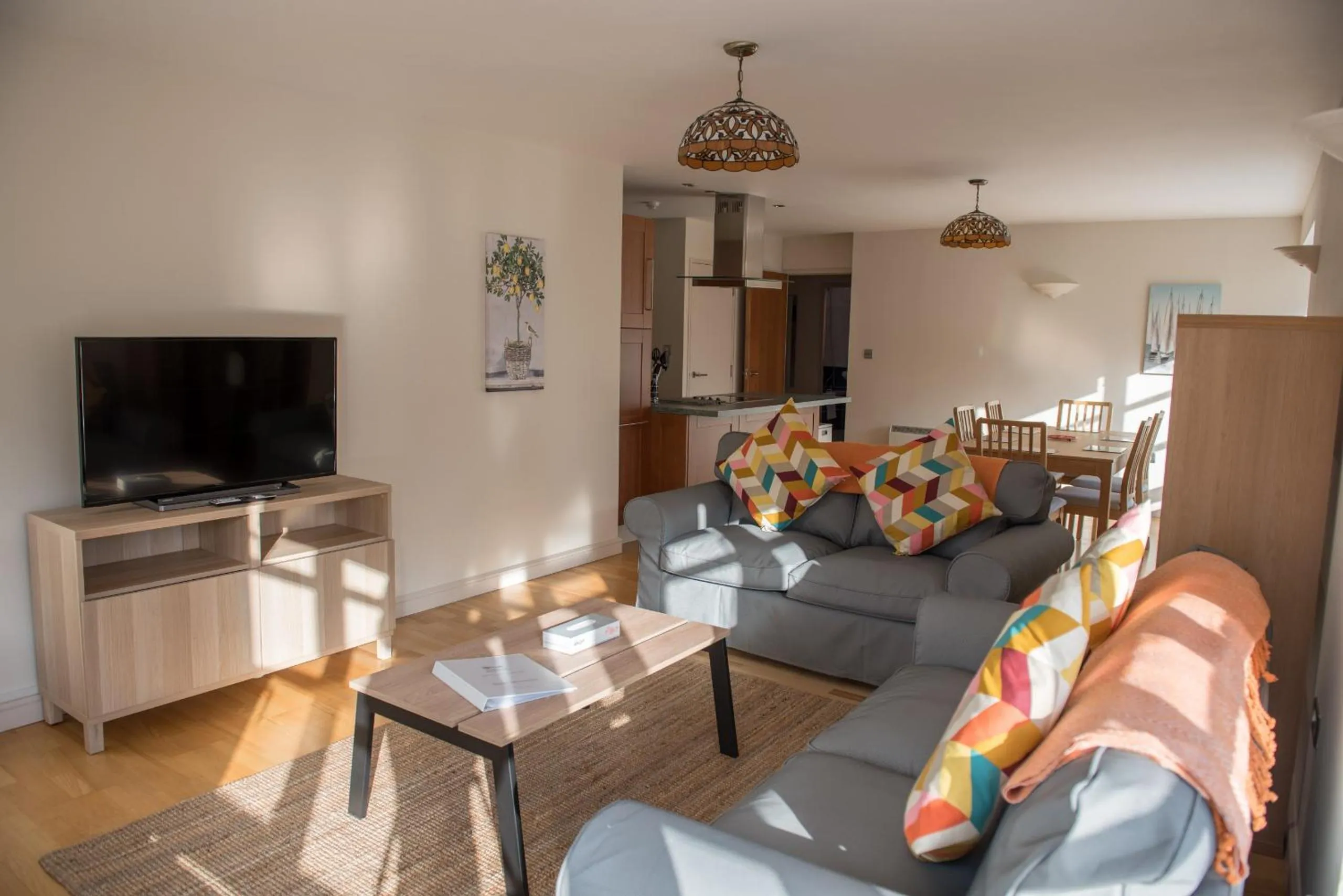 Communal lounge/ TV room in Toothbrush Apartments - Central Ipswich St Peters St